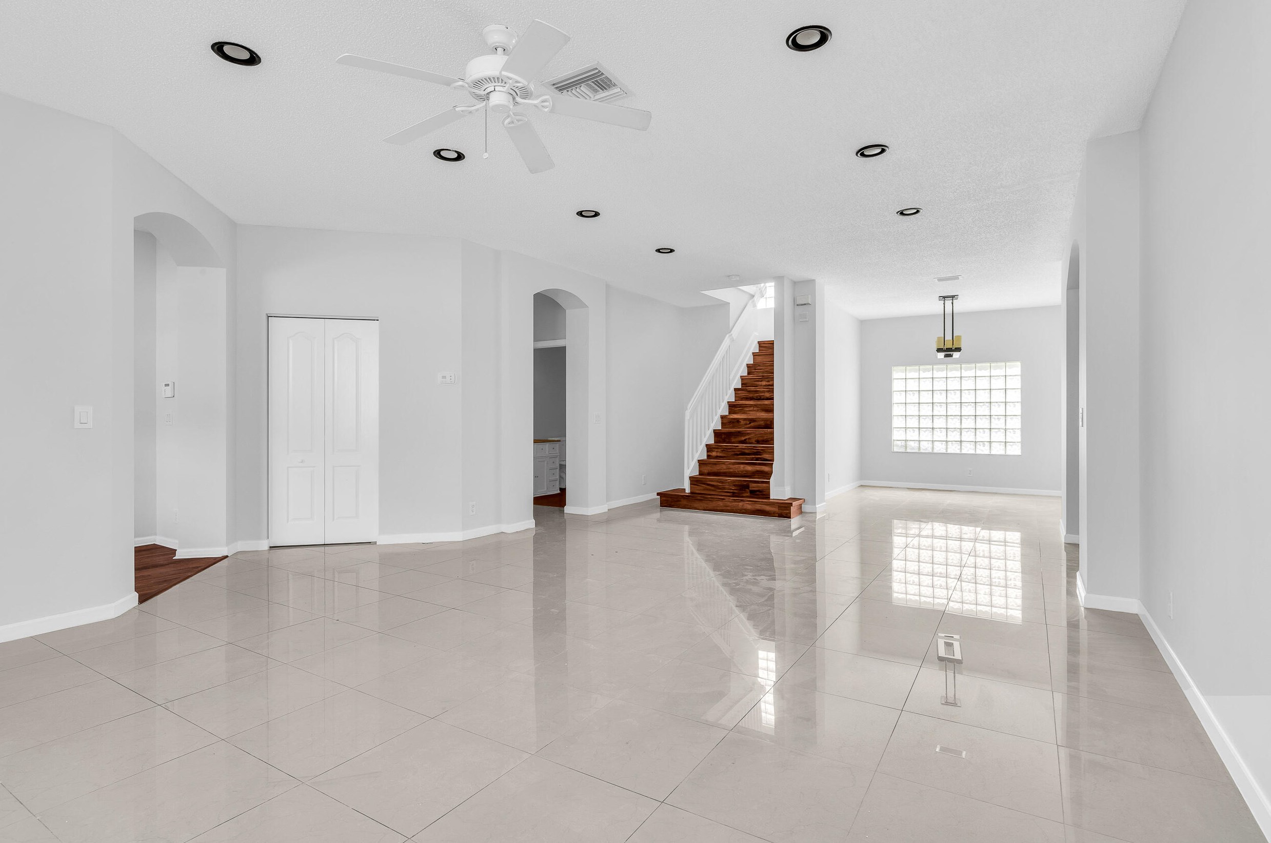 264 Kensington Way, West Palm Beach, FL 33414