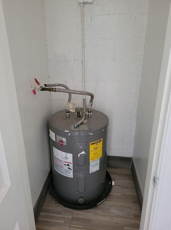 1380 32nd St, West Palm Beach FL  33404-3562 exterior