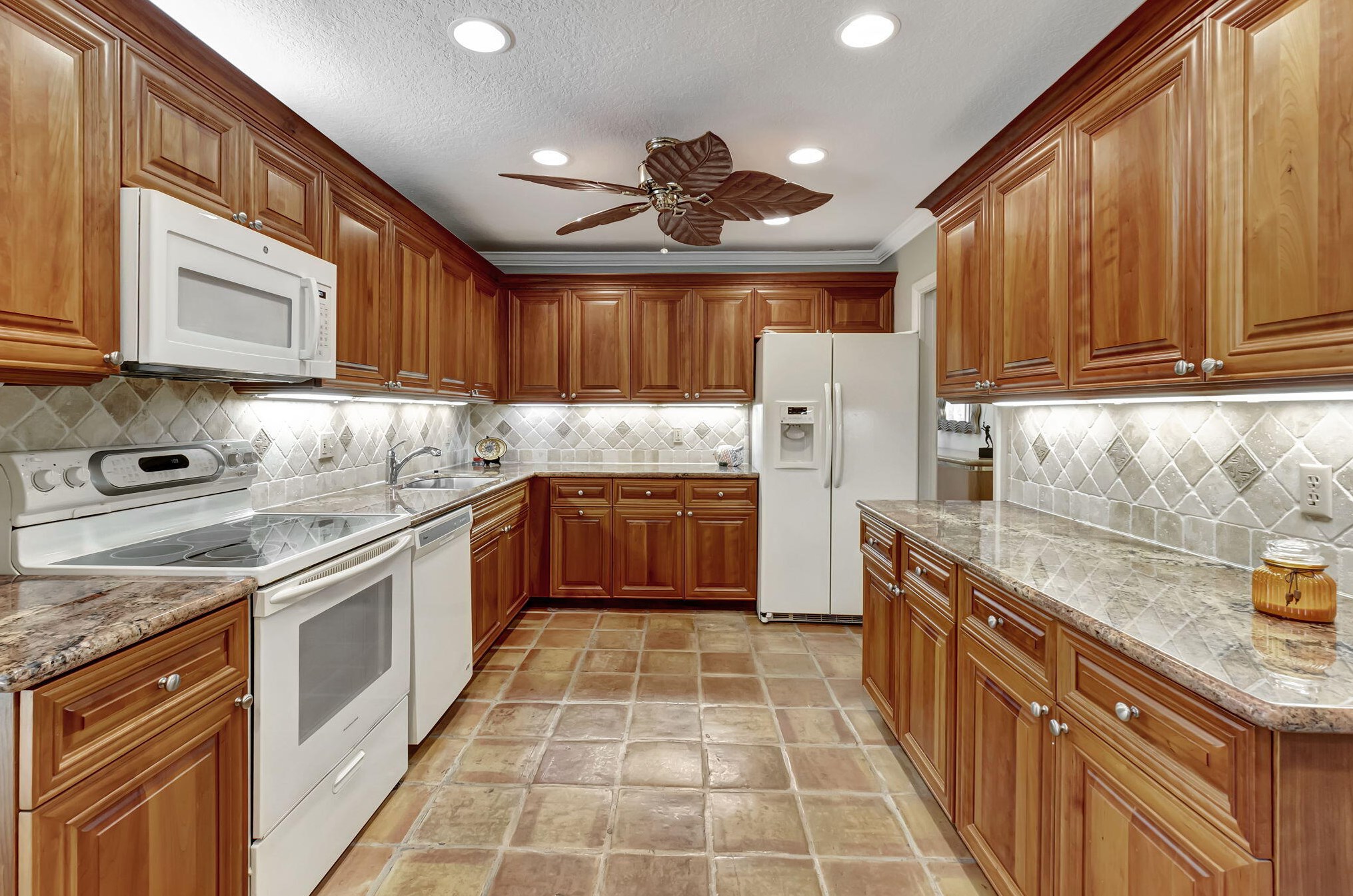 6 Cambridge Dr, Boynton Beach FL  33436-6213 exterior