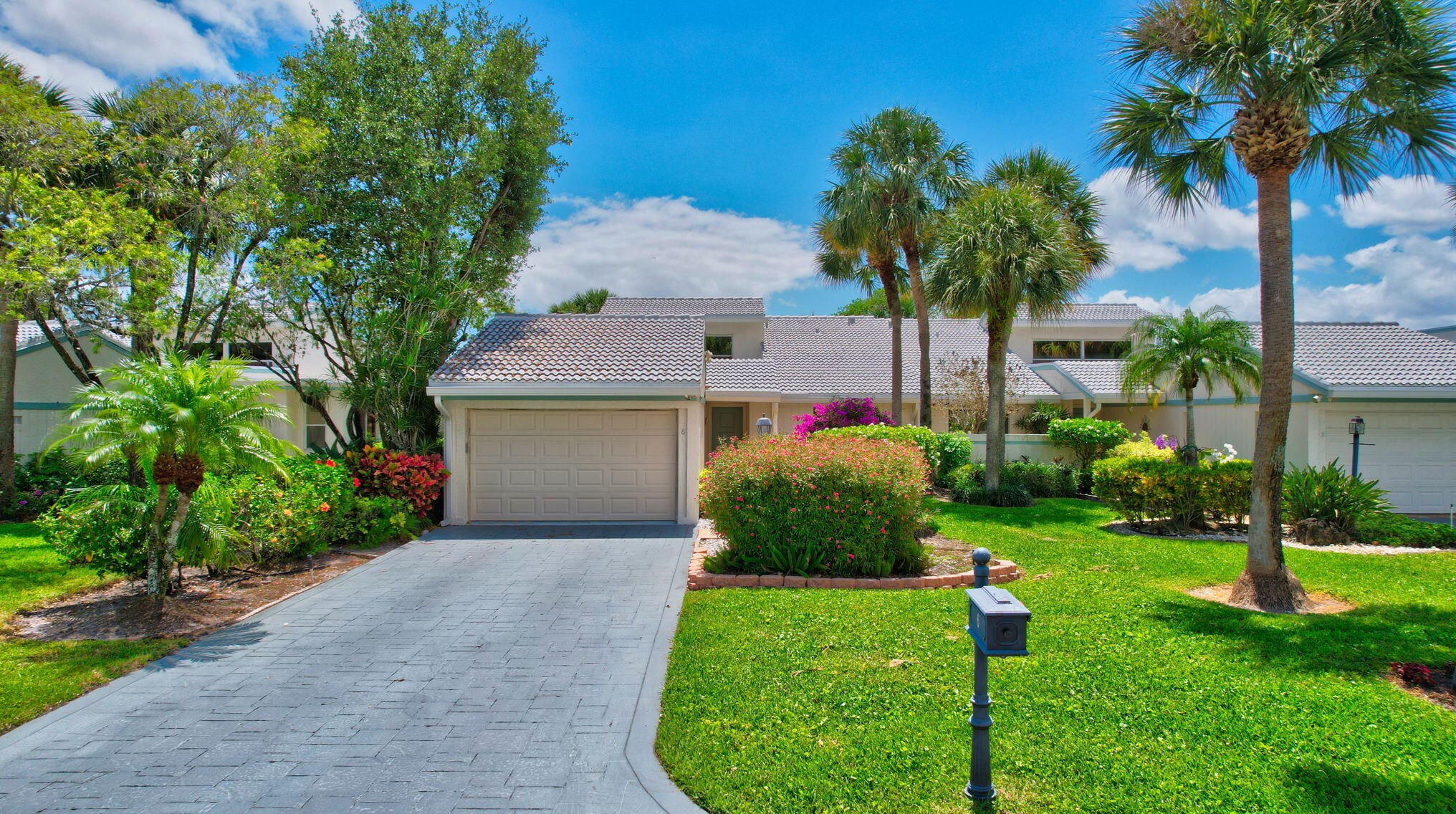 6 Cambridge Dr, Boynton Beach, FL 33436-6213