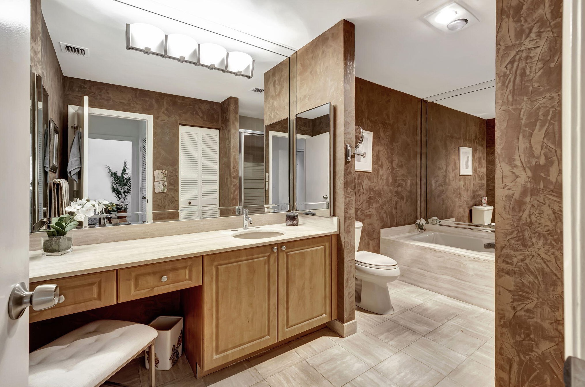 6 Cambridge Dr, Boynton Beach FL  33436-6213 exterior