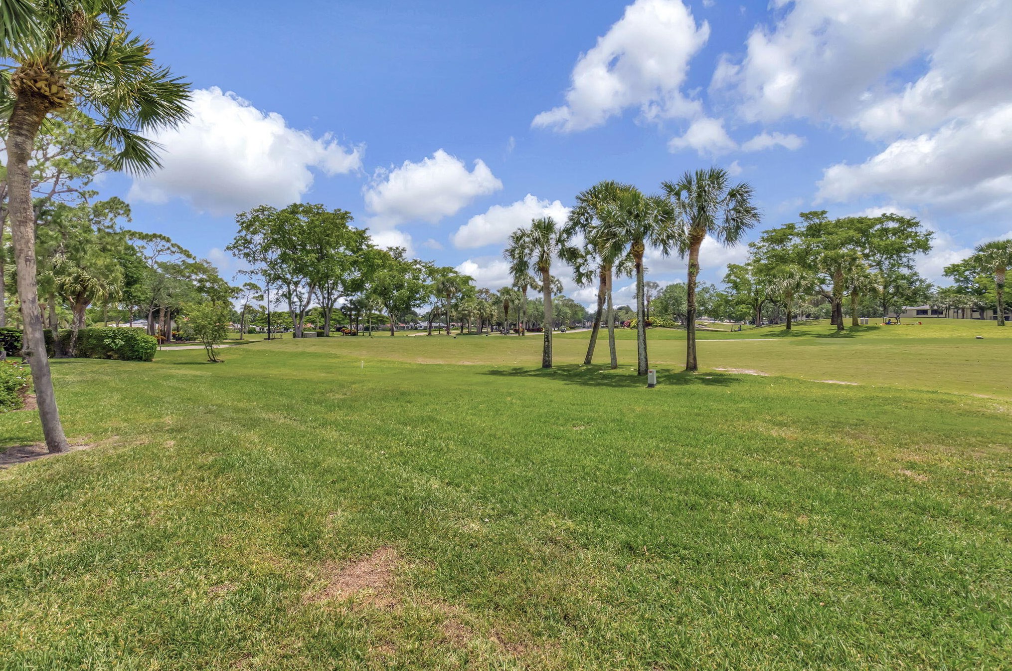 6 Cambridge Dr, Boynton Beach FL  33436-6213 exterior