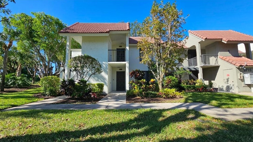 5715 Fairway Park Dr #101, Boynton Beach, FL 33437