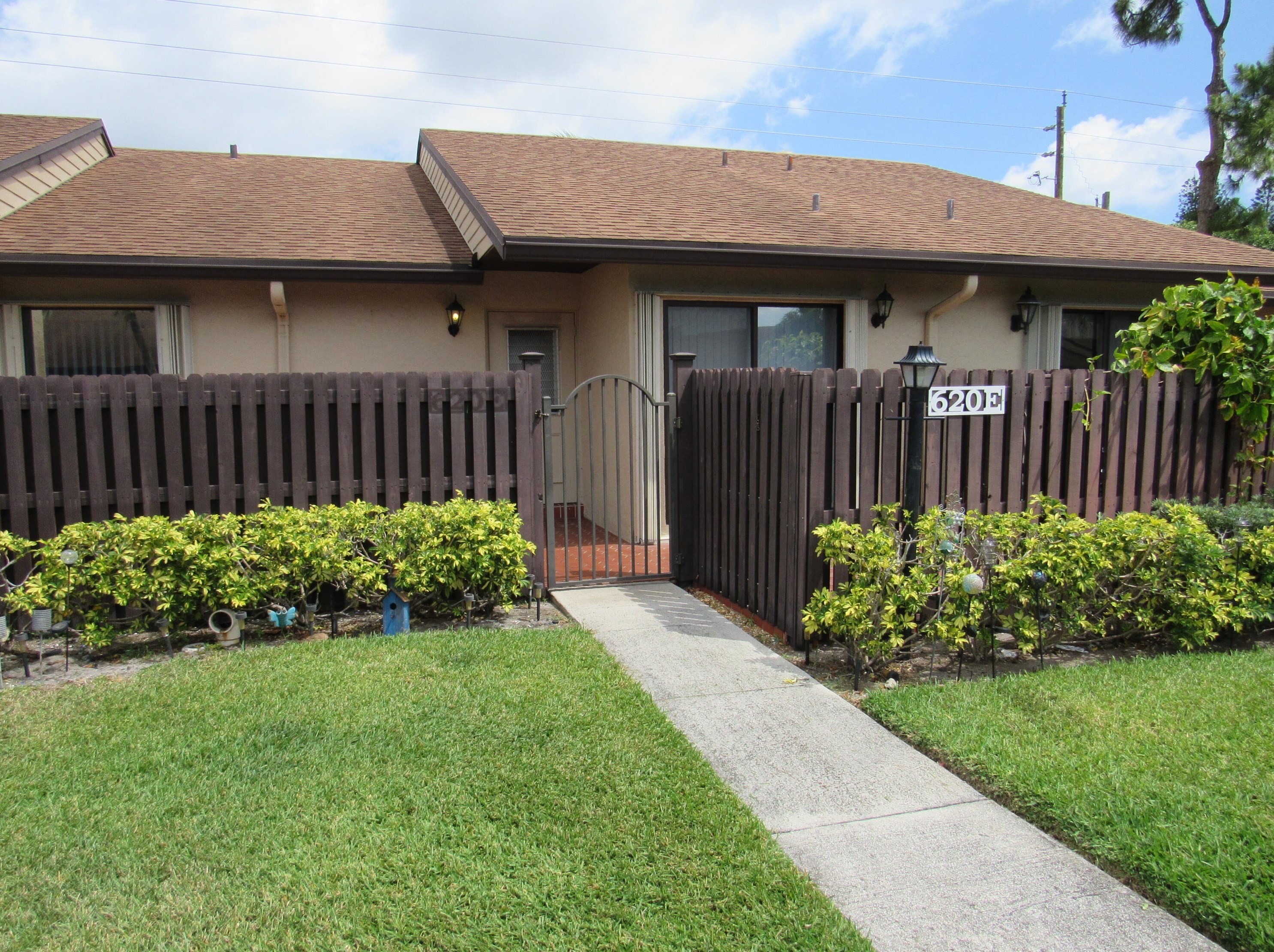 620 Sea Pine Way Apt E, West Palm Beach, FL