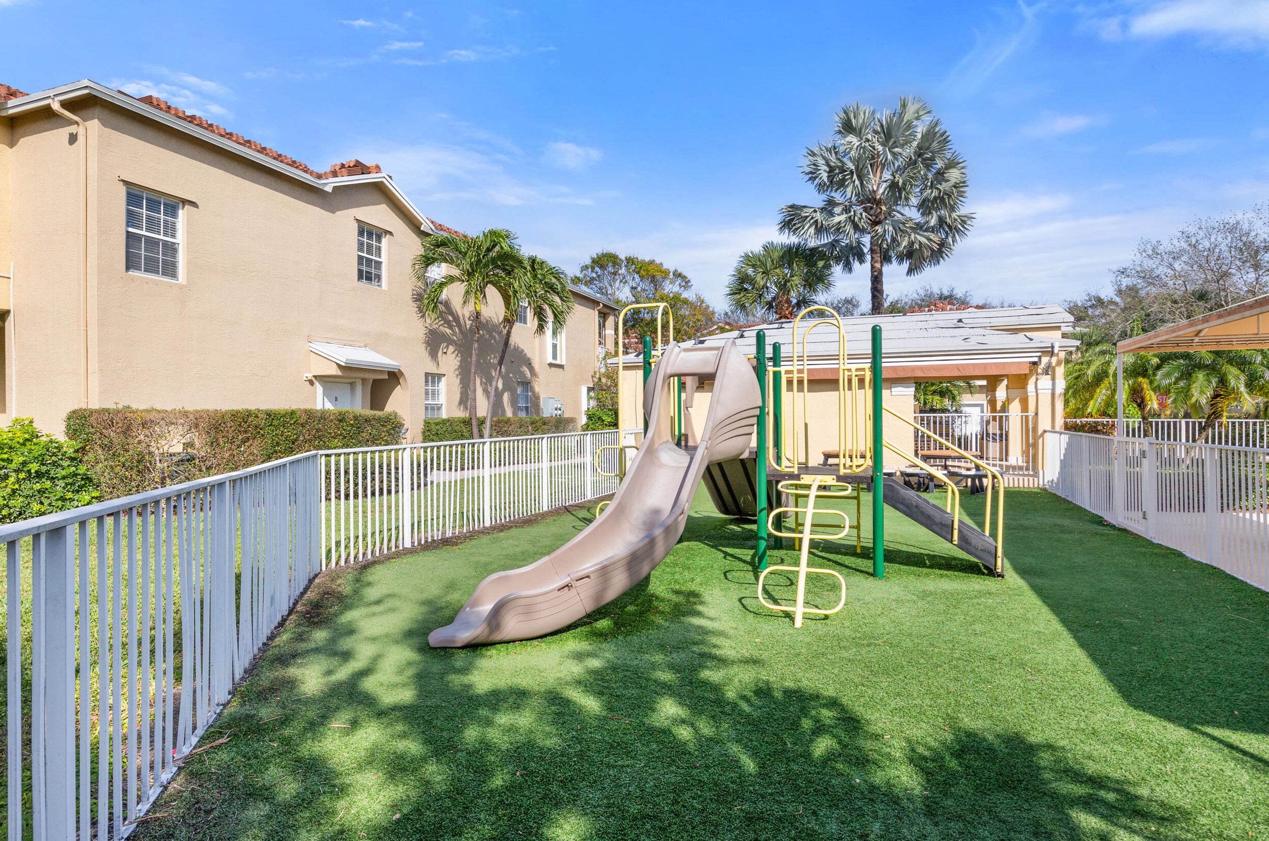 108 Lighthouse Cir, Jupiter FL  11106-2780 exterior