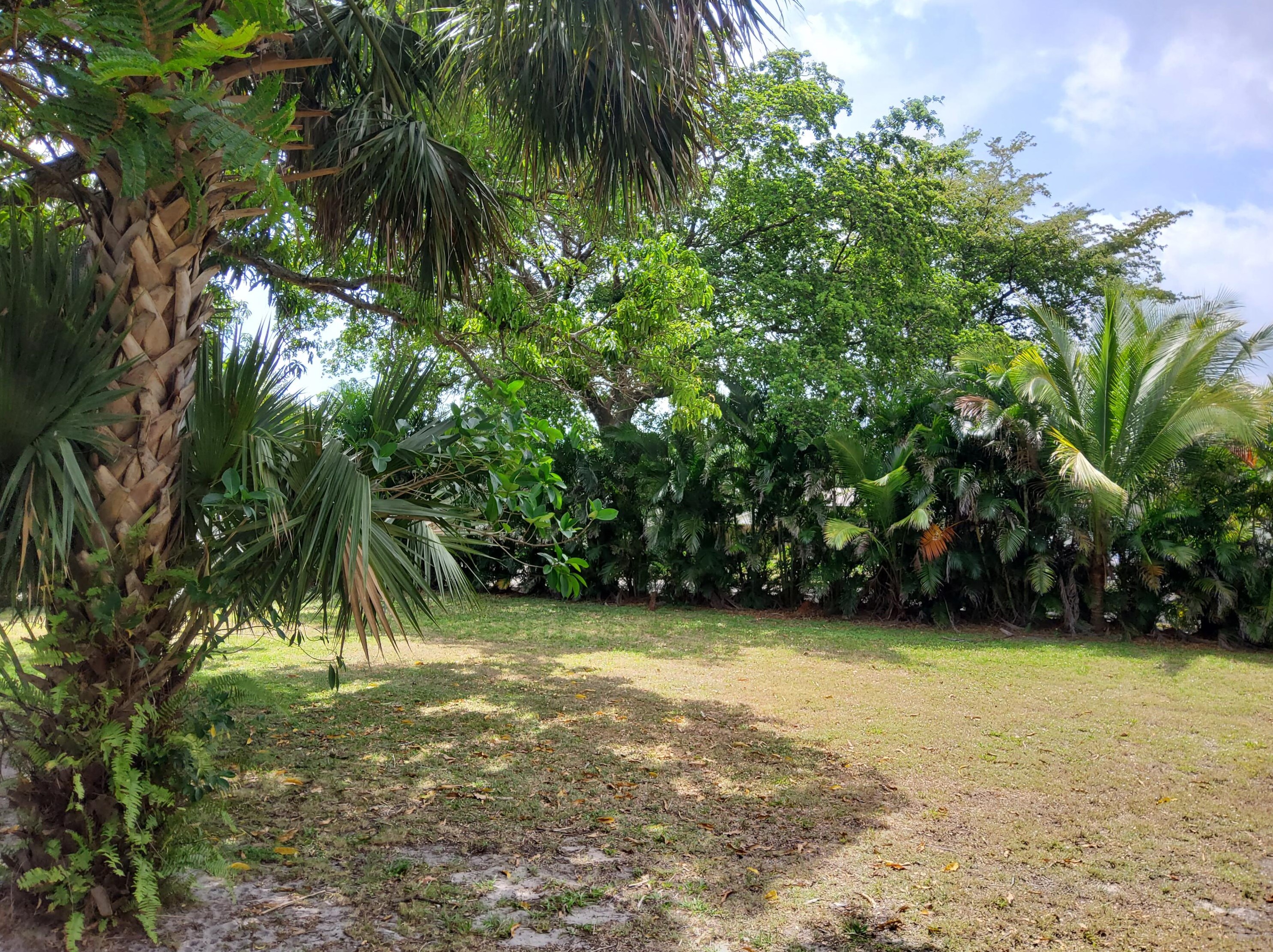 1017 Ardmore Rd, West Palm Beach, FL 33401-7519