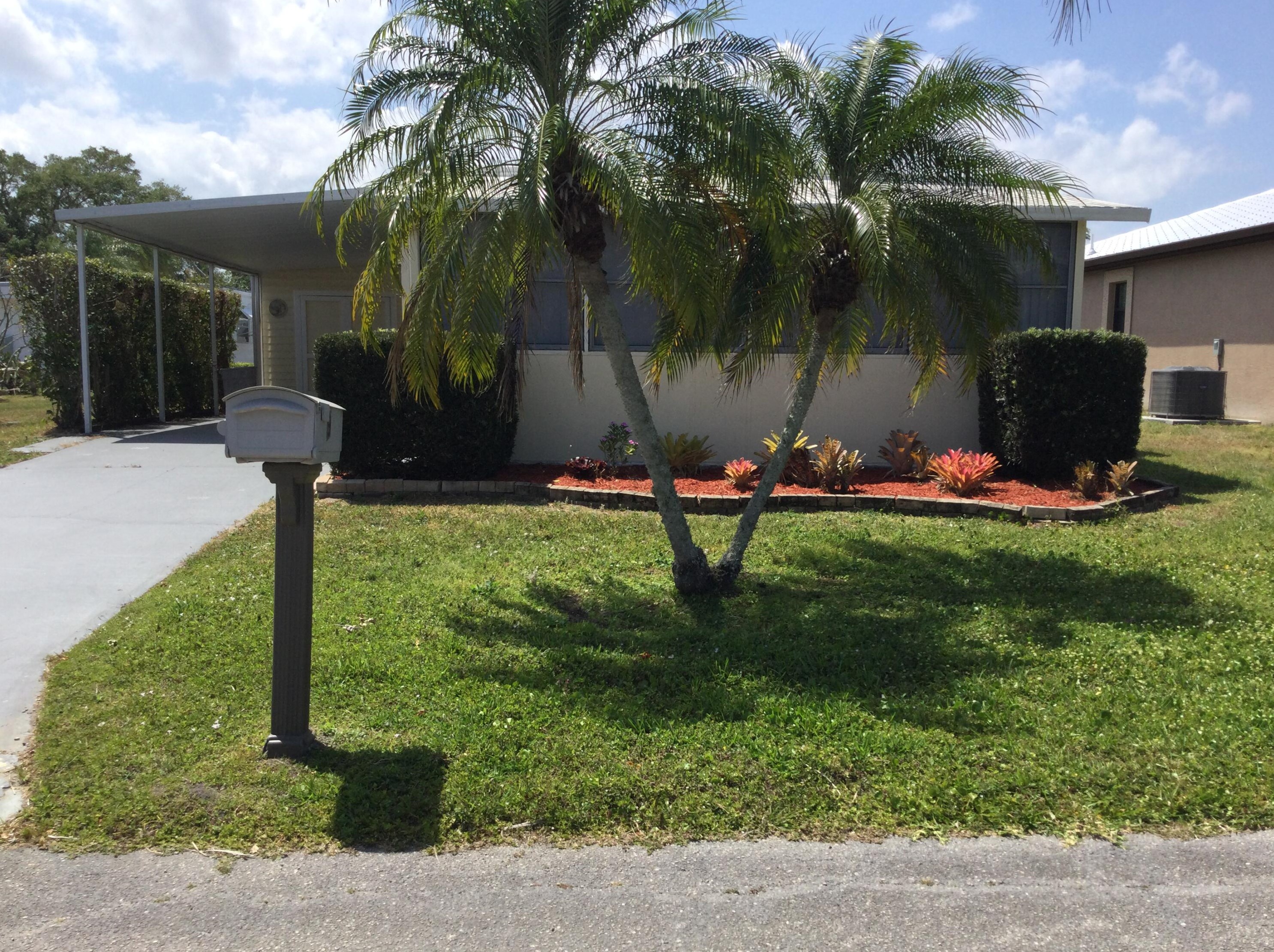 9 Islandia Ln, Fort Pierce, FL 34952-8545