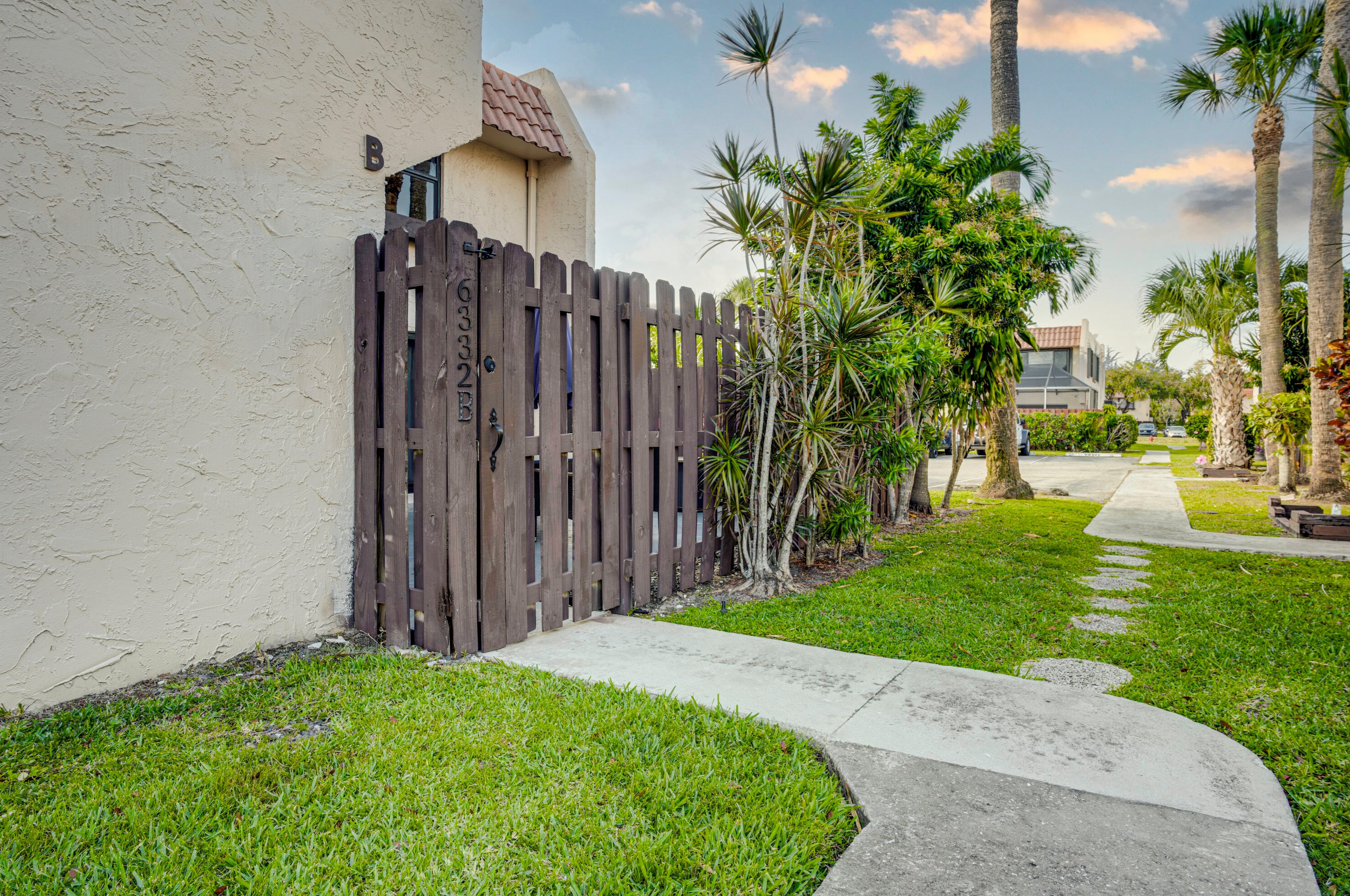6332 Seven Springs Blvd, Lake Worth, FL 33463-1633