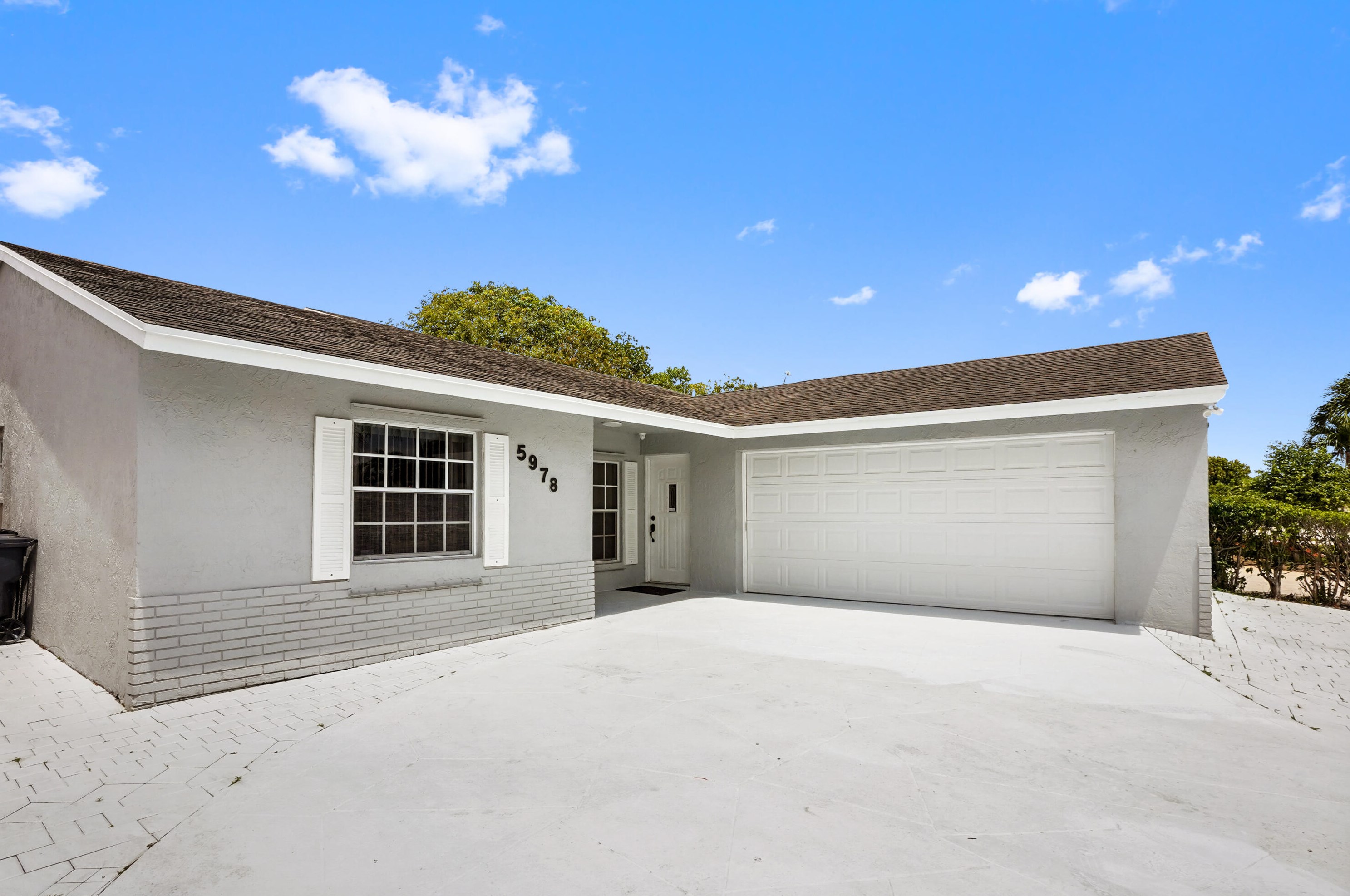5978 Lincoln Cir, Lake Worth FL 33463-6743 exterior