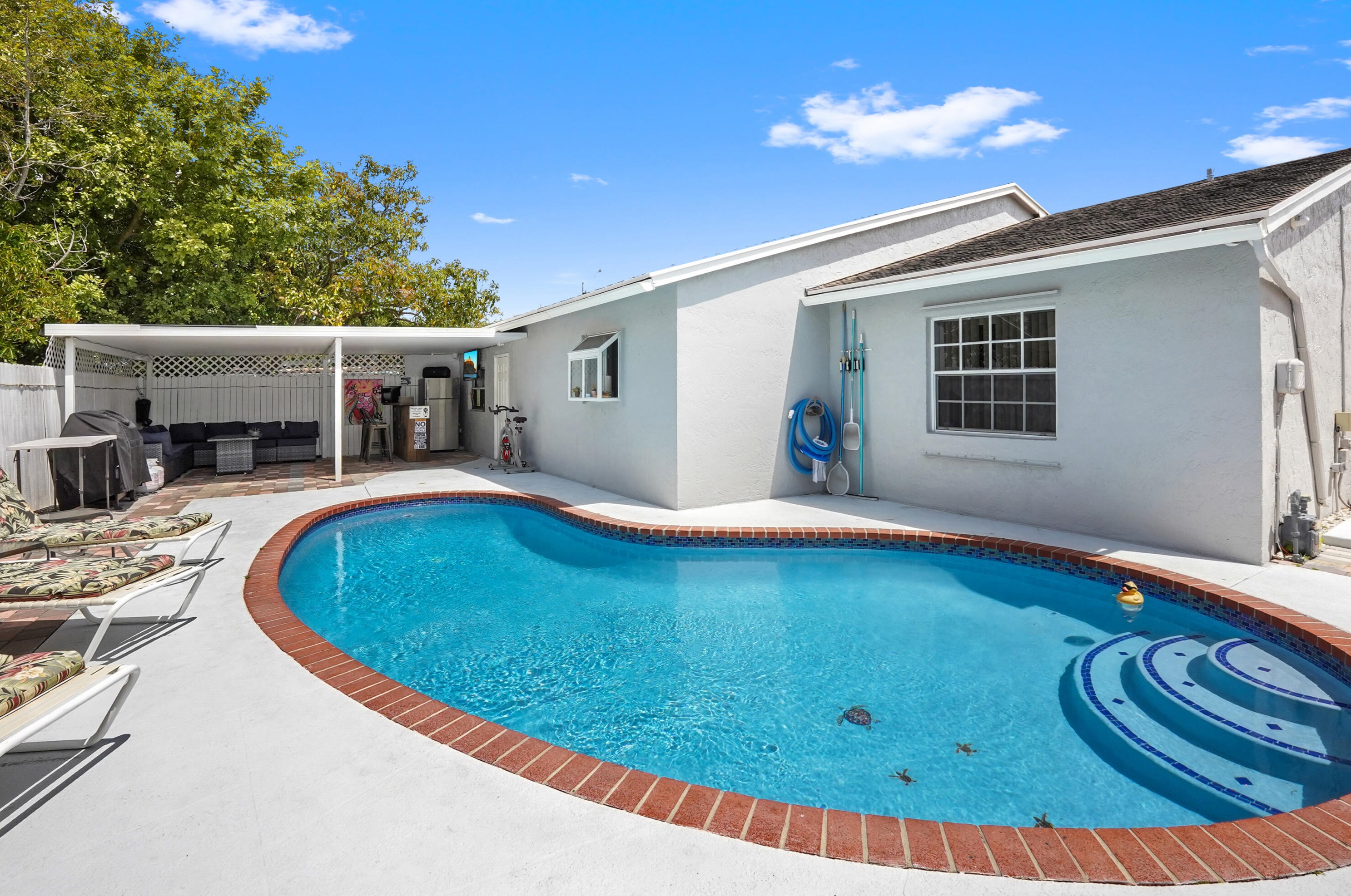 5978 Lincoln Cir, Lake Worth FL 33463-6743 exterior