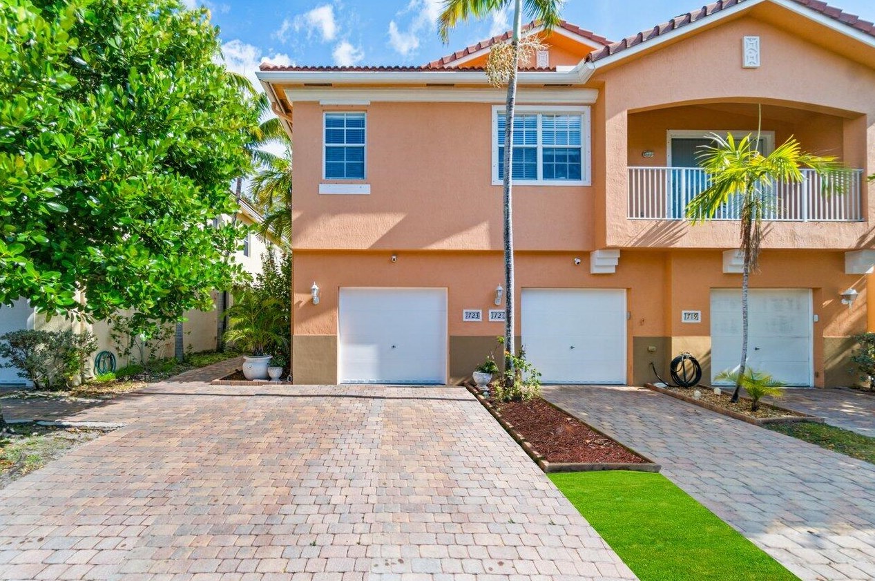 1723 Terra Cotta Dr, West Palm Beach, FL 33404-1860