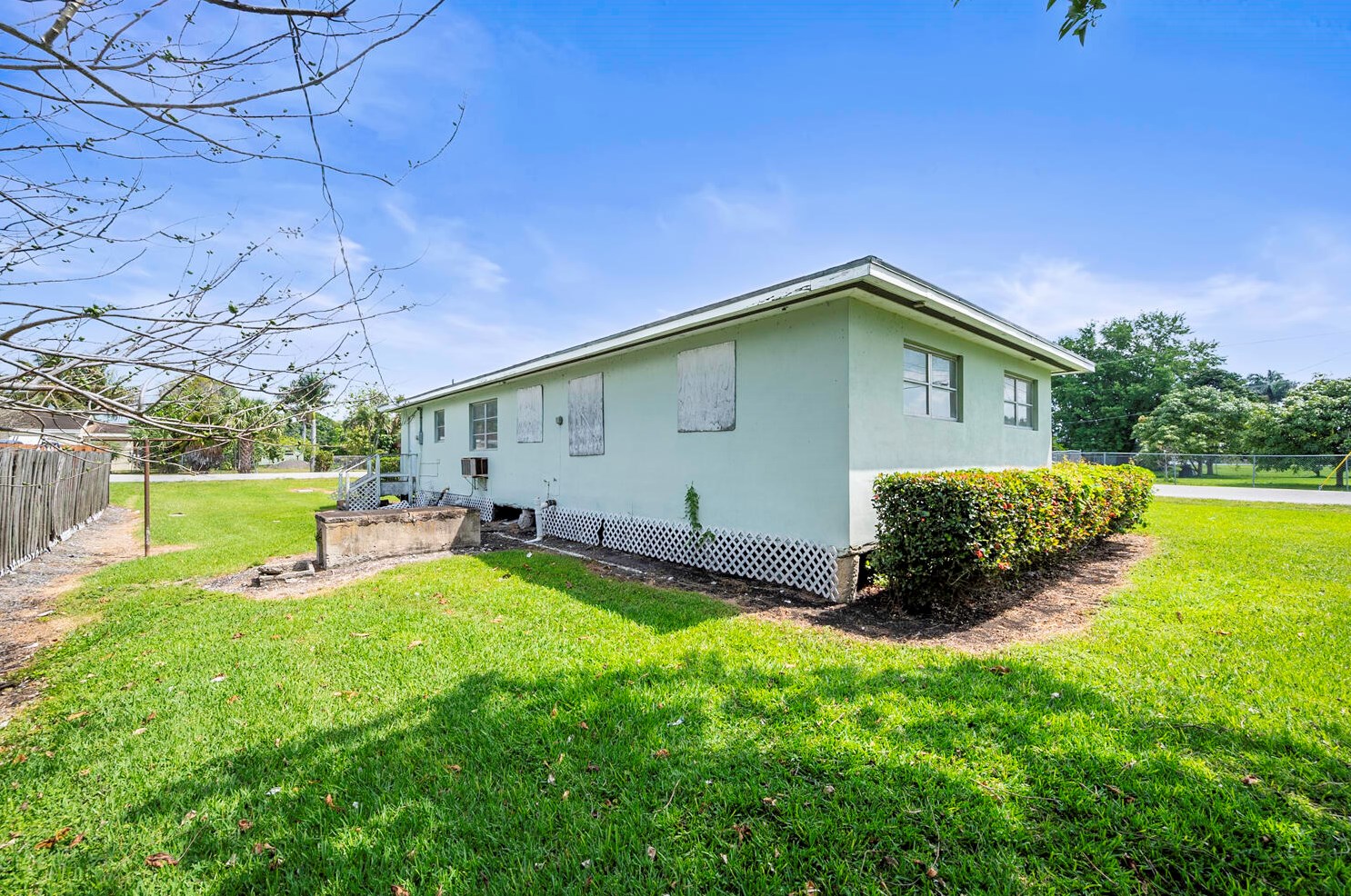 800 2nd St, Belle Glade FL  33430-2022 exterior