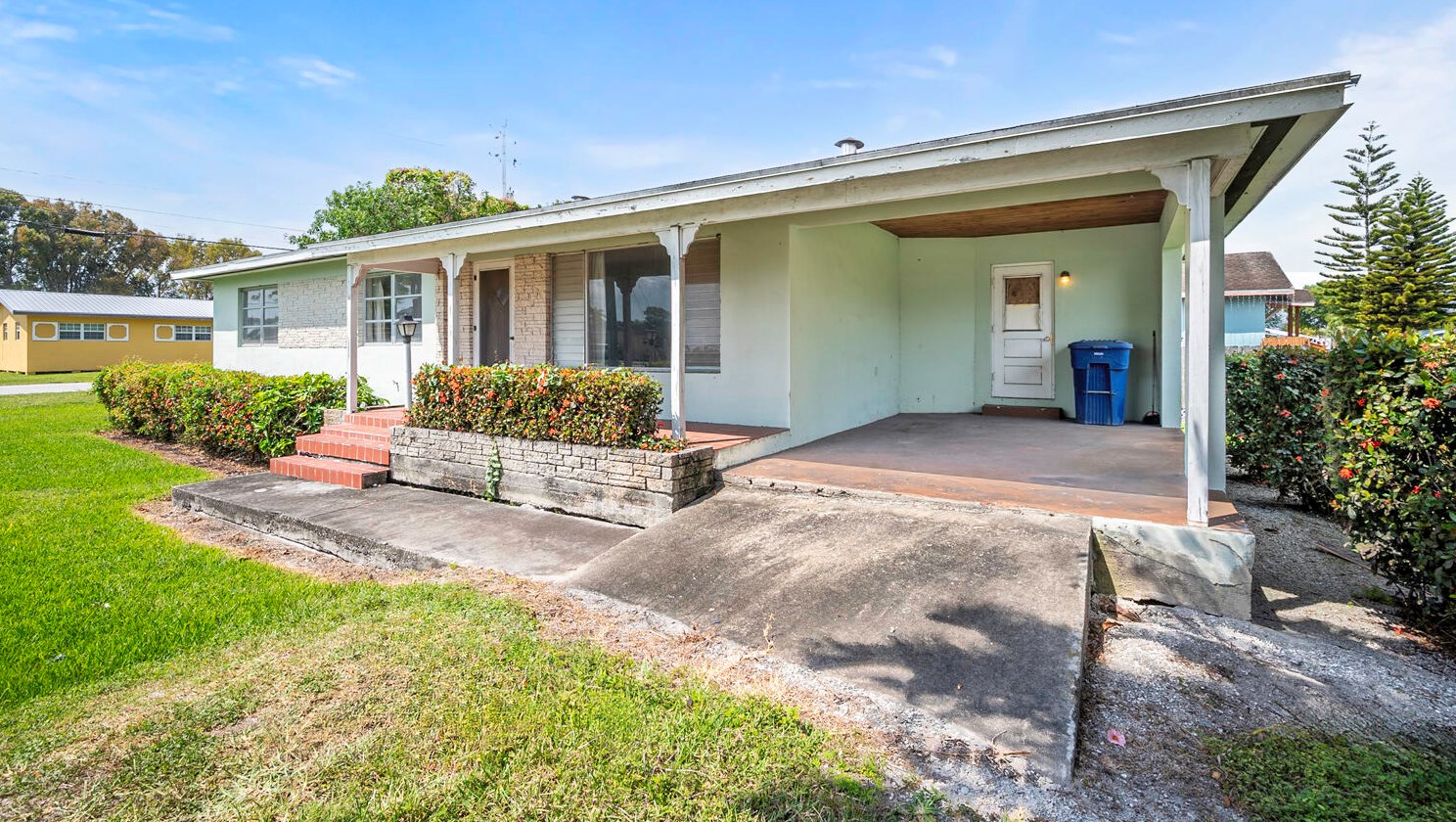 800 2nd St, Belle Glade FL  33430-2022 exterior
