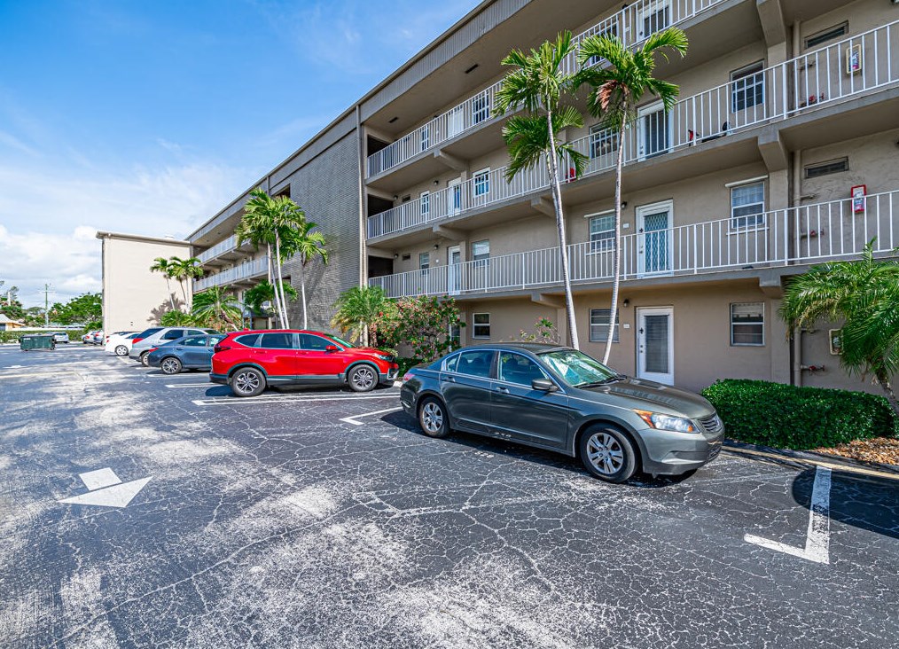 2300 1st Ln, Boynton Beach FL  33435-1953 exterior
