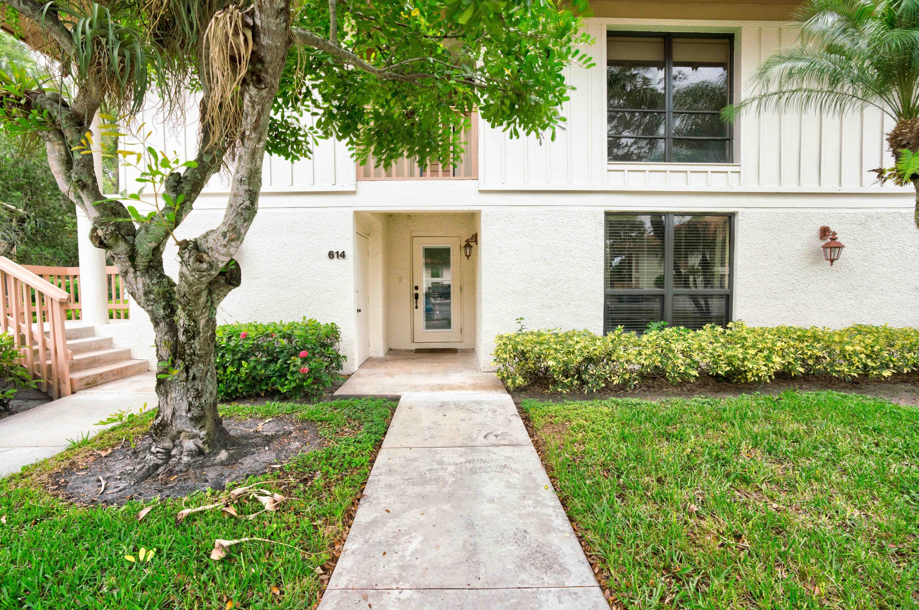 614 Brackenwood Cv, West Palm Beach, FL 33418-9040