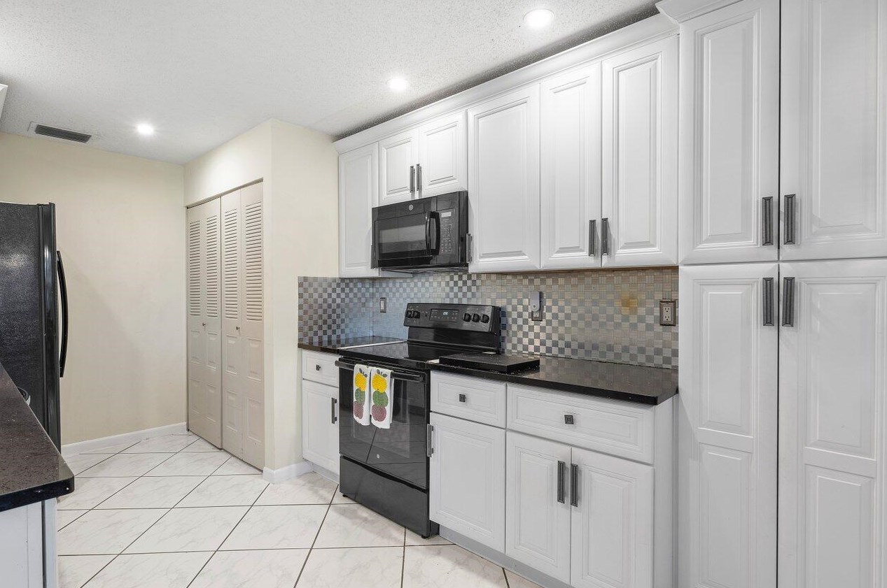 3453 Christopher St, West Palm Beach FL  33417-1020 exterior