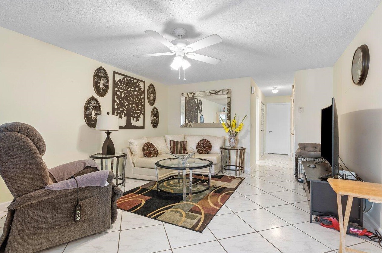 3453 Christopher St, West Palm Beach FL  33417-1020 exterior