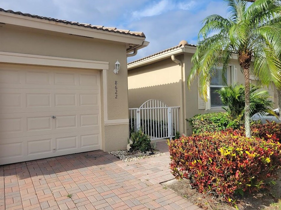 8622 Lineyard Cay, West Palm Beach, FL 33411-5554
