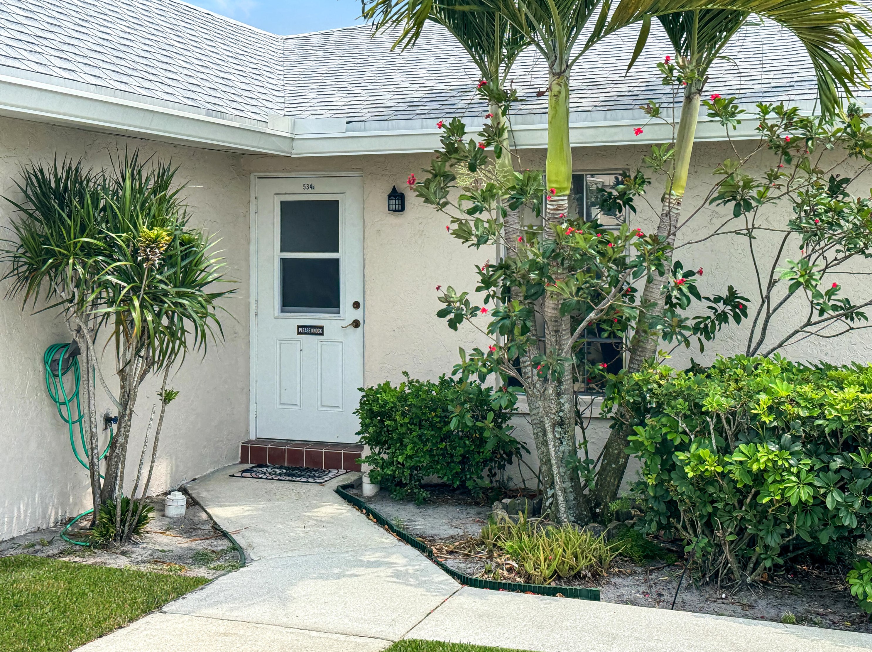 534 Franconia Cir, Lake Worth, FL 33467-2769