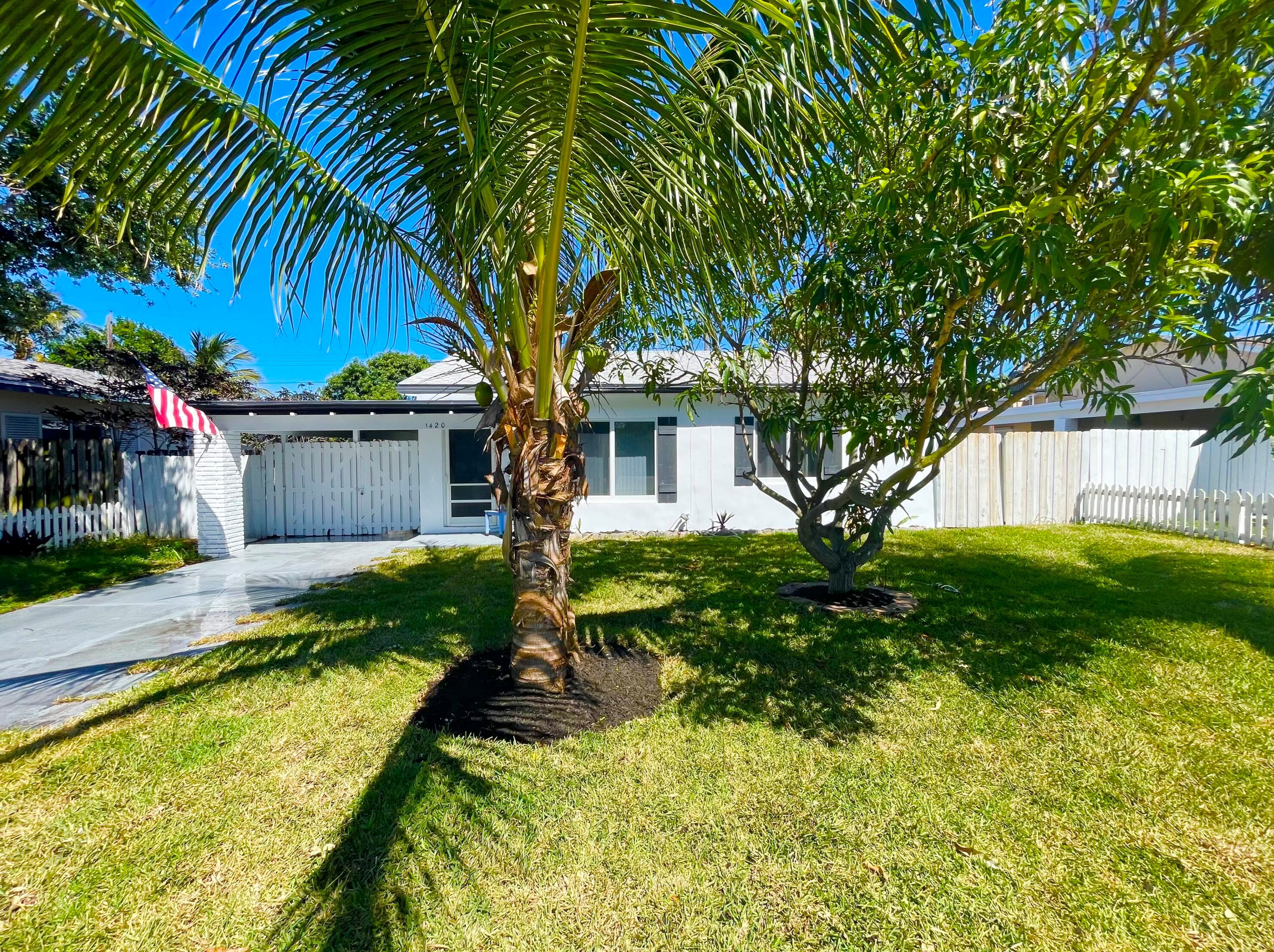 1420 N L St, Lake Worth, FL 33460