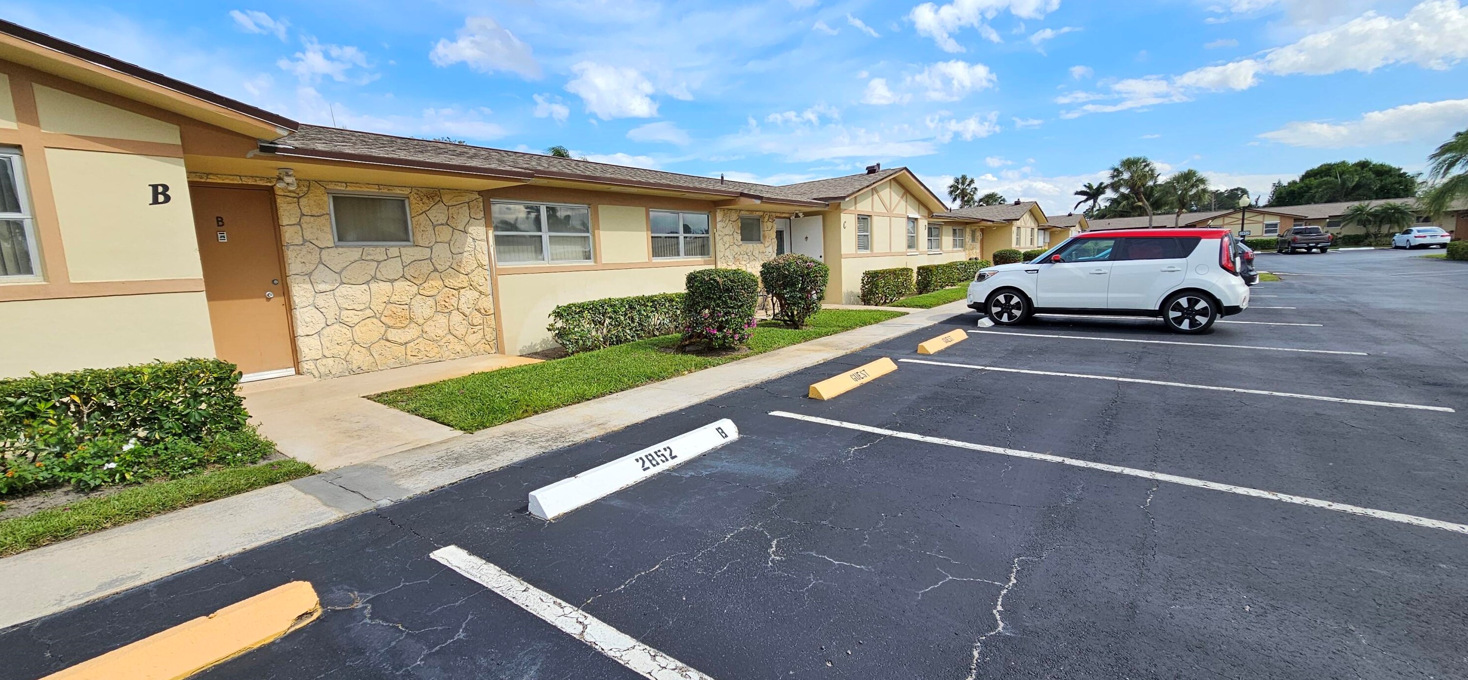 2852 Crosley Dr, West Palm Beach, FL 33415-8637