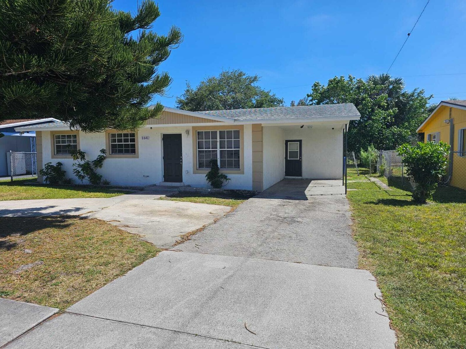 1641 A C Evans St, West Palm Beach, FL 33404