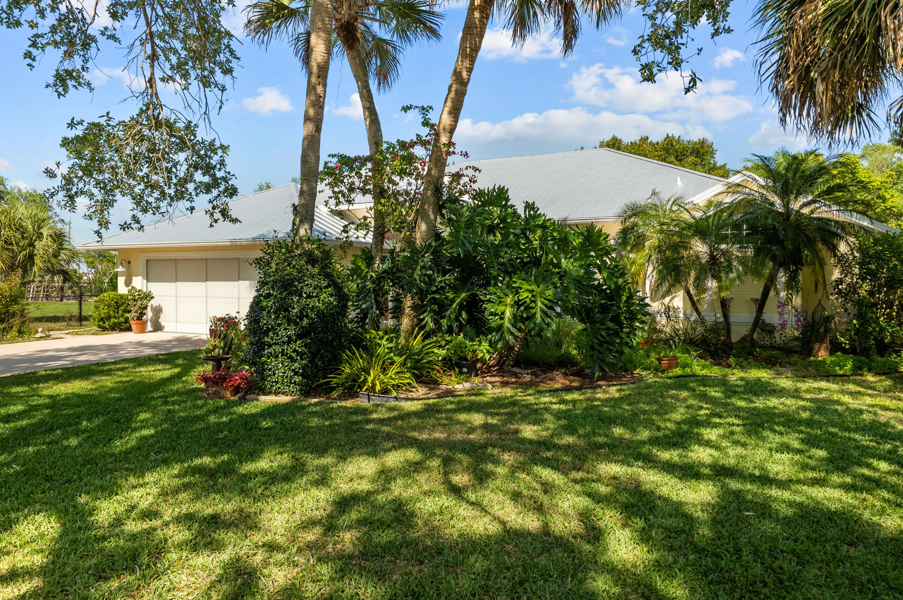 41 Joy Haven Dr, Sebastian, FL 32958-6283