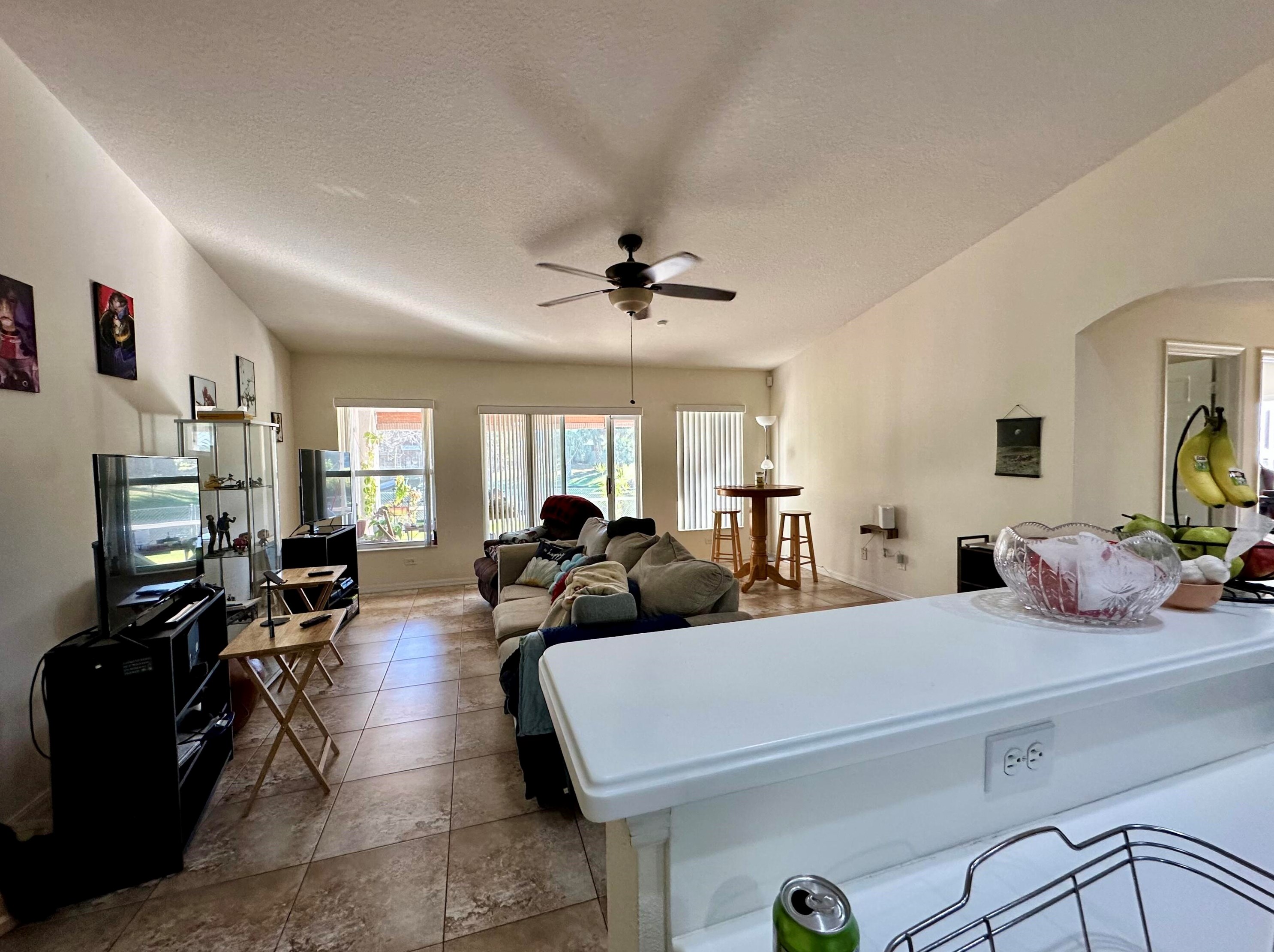 466 Essex Dr, Fort Pierce FL 34946-1229 exterior