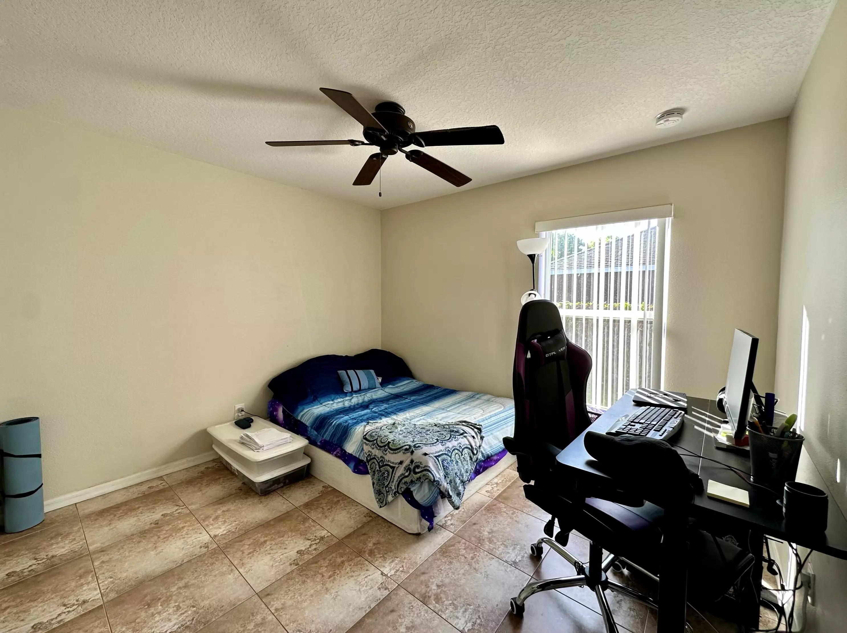 466 Essex Dr, Fort Pierce FL 34946-1229 exterior