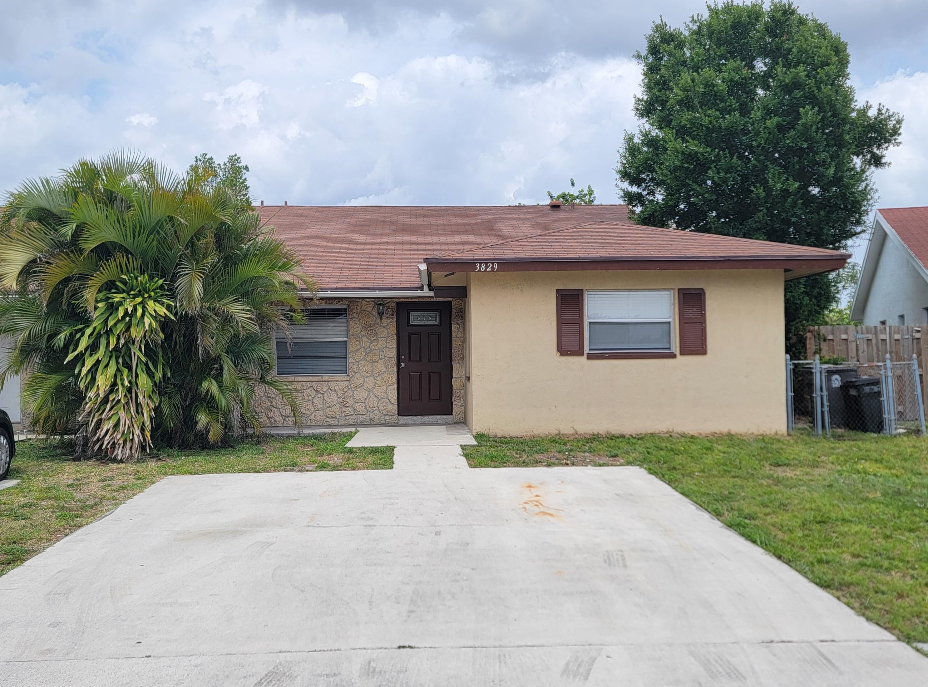 3829 Vancott Cir, West Palm Beach, FL 33403-1043