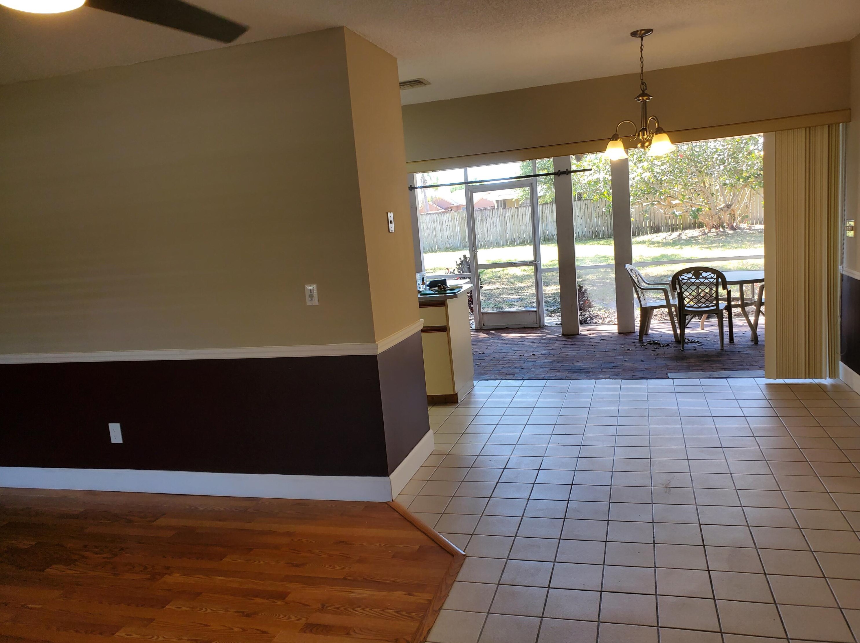 358 Curtis St, Fort Pierce FL 34983-1916 exterior