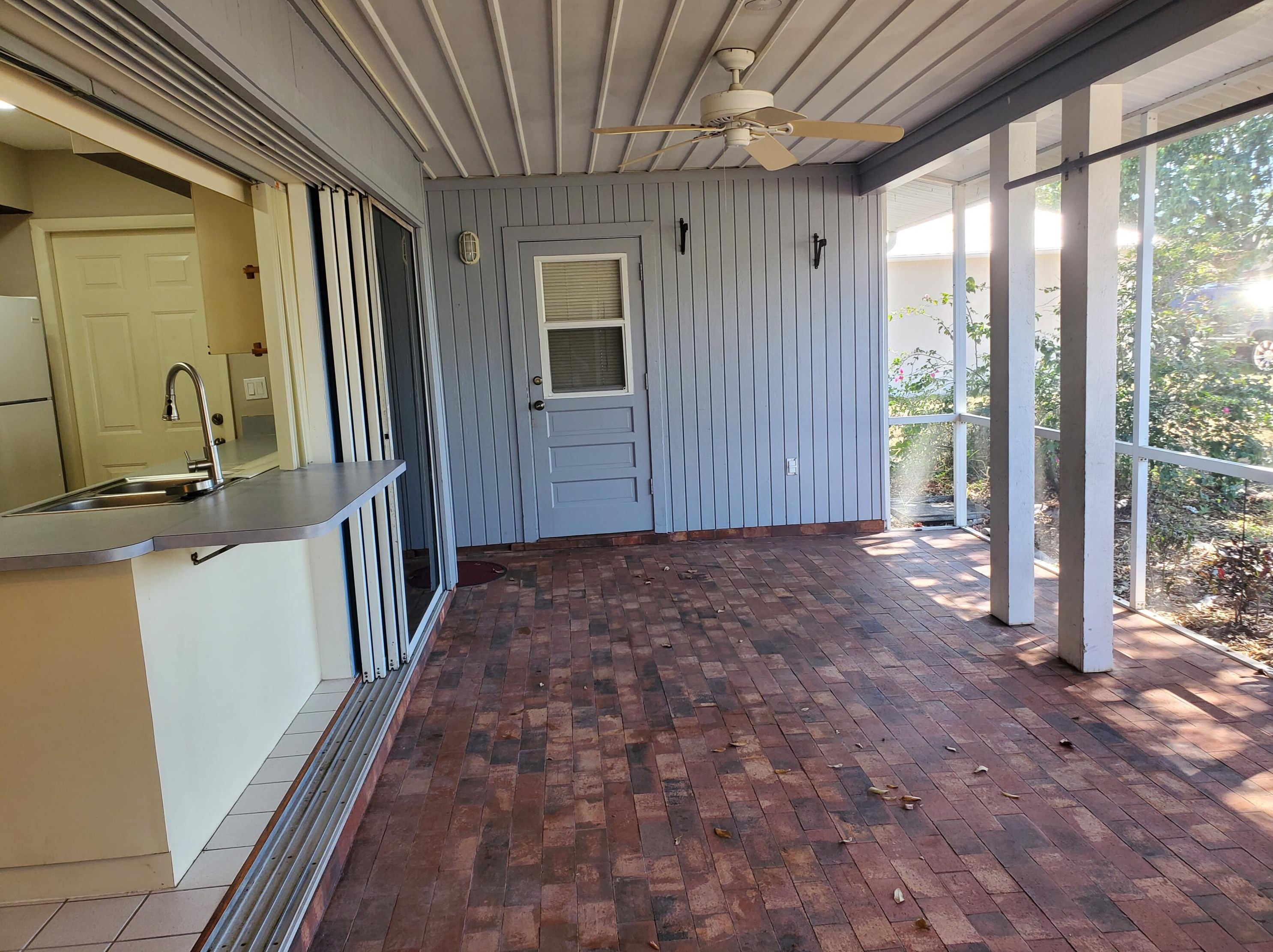 358 Curtis St, Fort Pierce FL 34983-1916 exterior