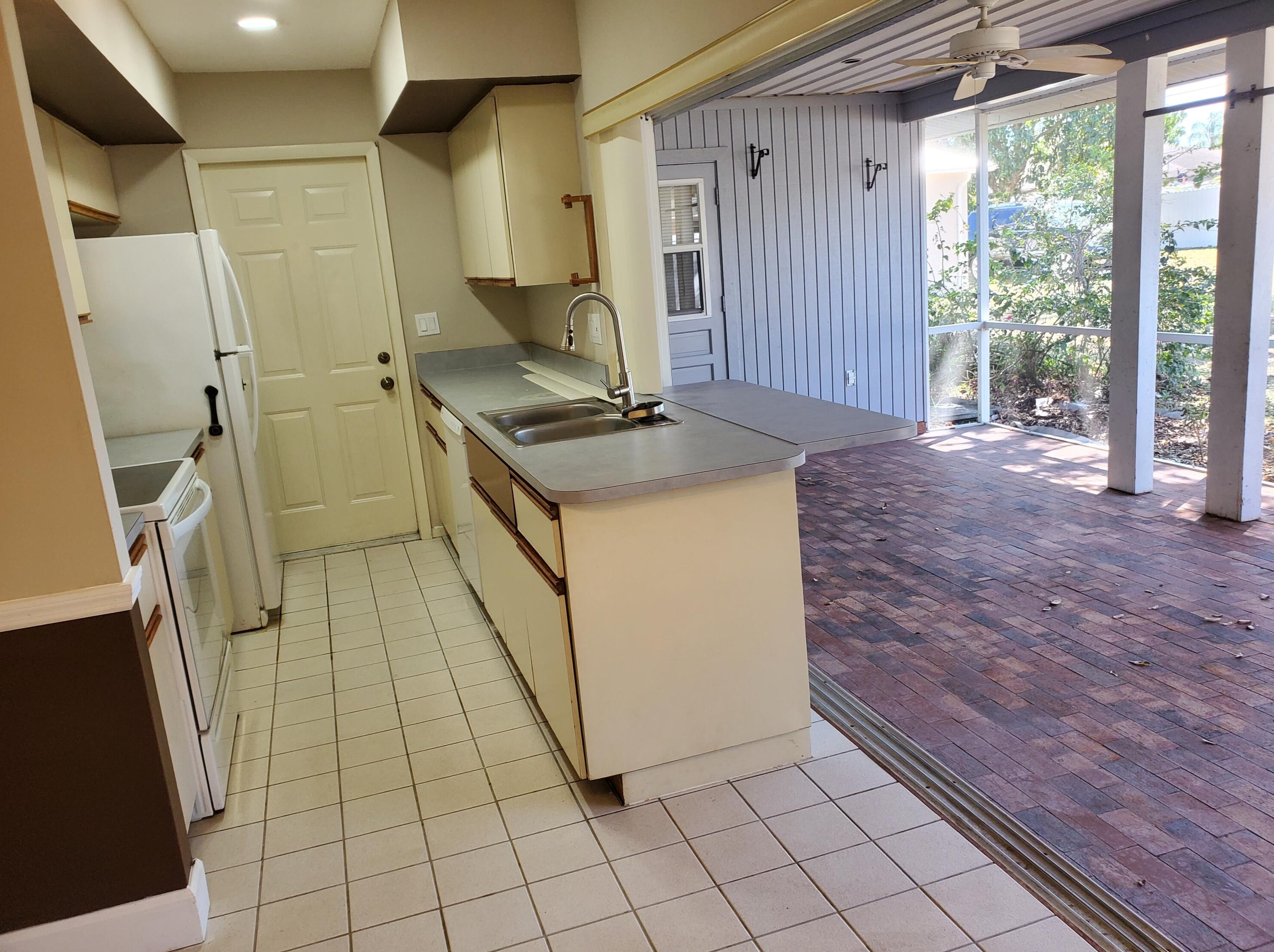 358 Curtis St, Fort Pierce FL 34983-1916 exterior