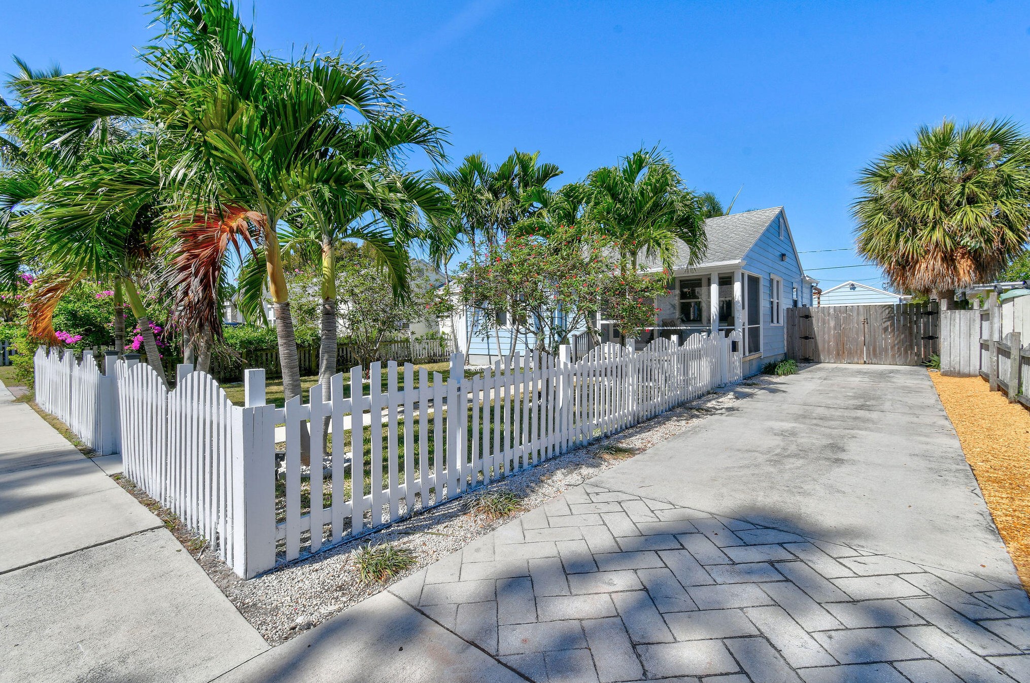 915 N K St, Lake Worth, FL 33460