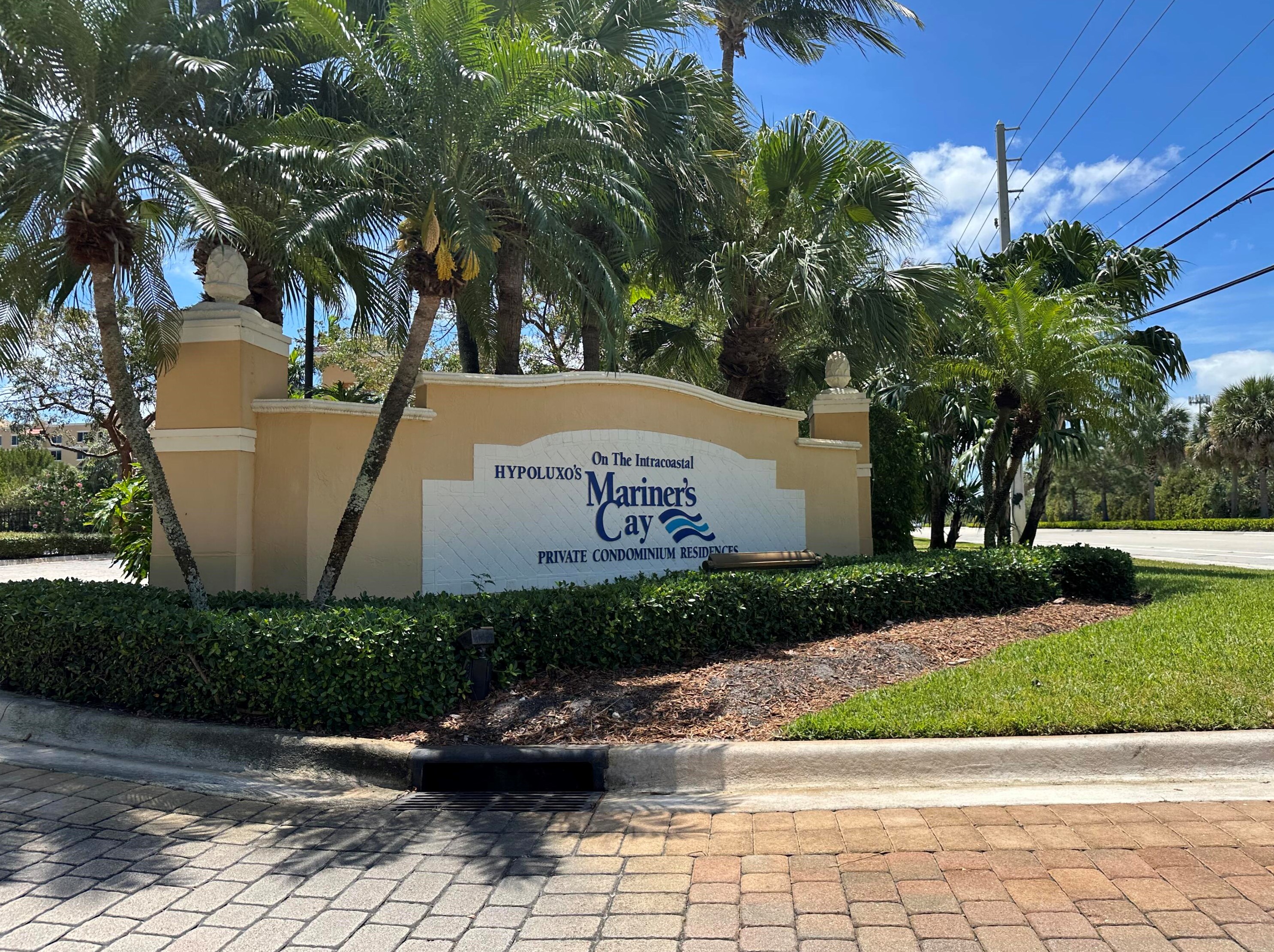 600 Scotia Dr, Lake Worth FL  33462-7014 exterior