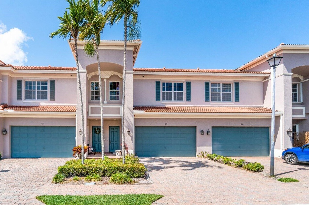 125 Lancaster Rd, Boynton Beach, FL 33426-8432
