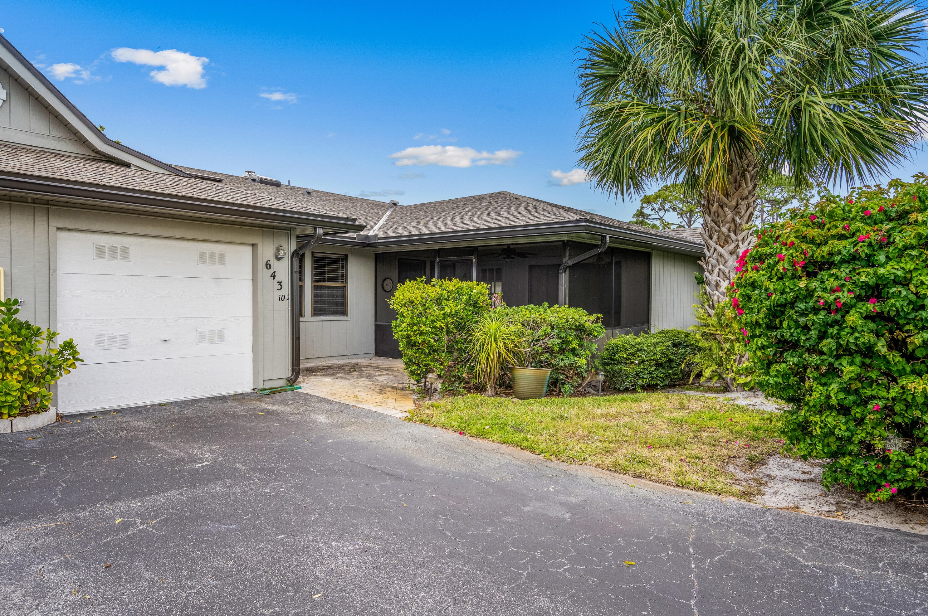 643 Centre Ct, Vero Beach, FL 32962-5547