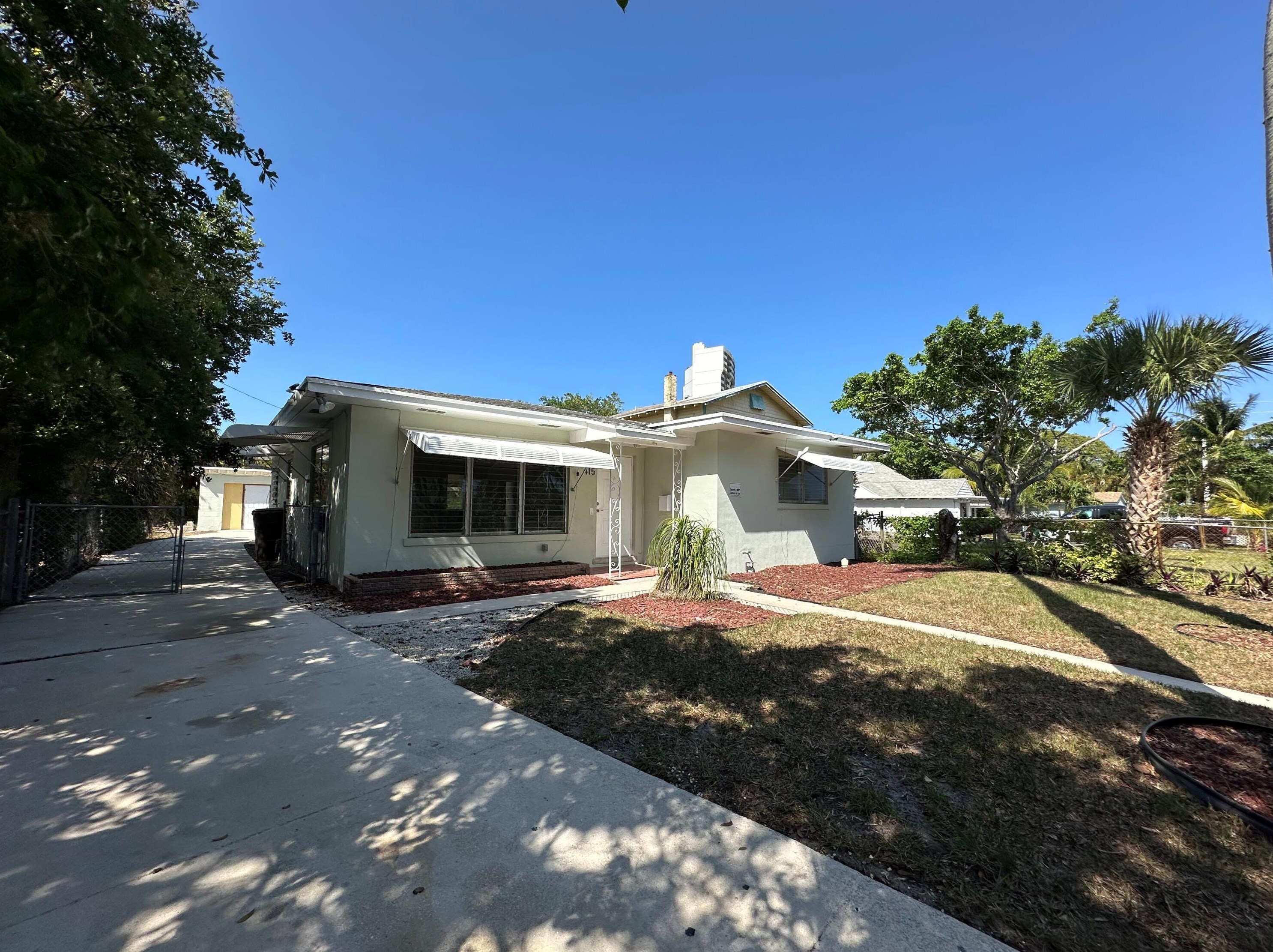 415 49th St, West Palm Beach, FL 33407-2821
