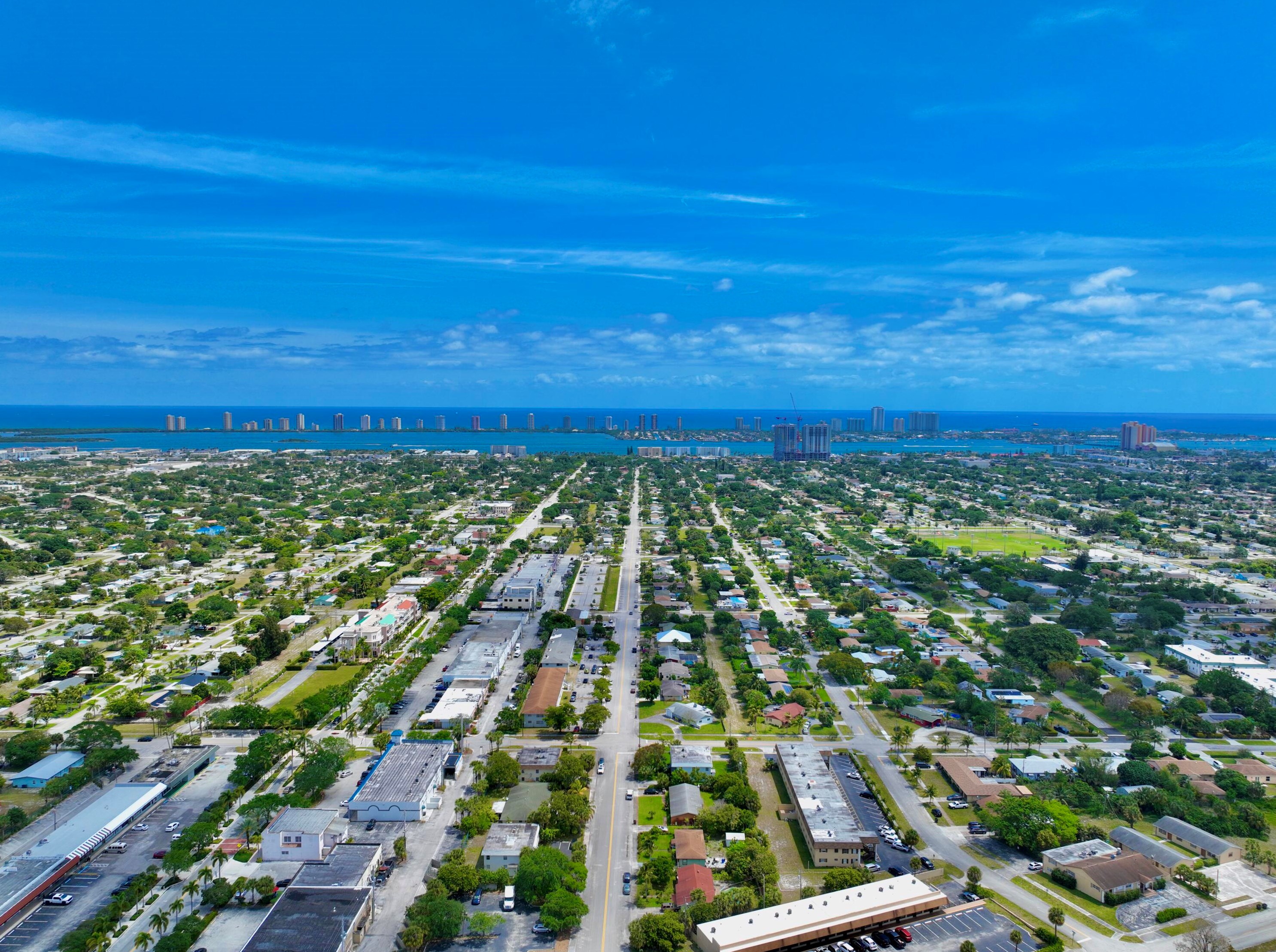 906 Foresteria Dr #3, West Palm Beach, FL 33403