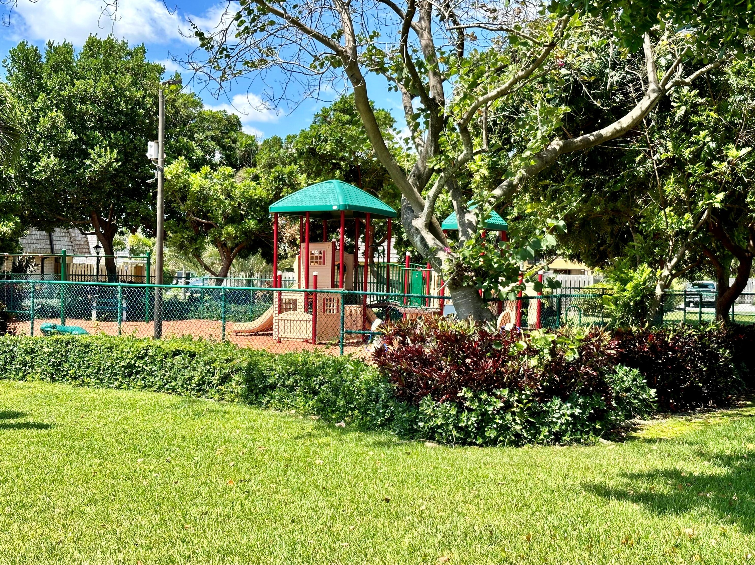 97 Lake Arbor Dr, Lake Worth FL  33461-2104 exterior