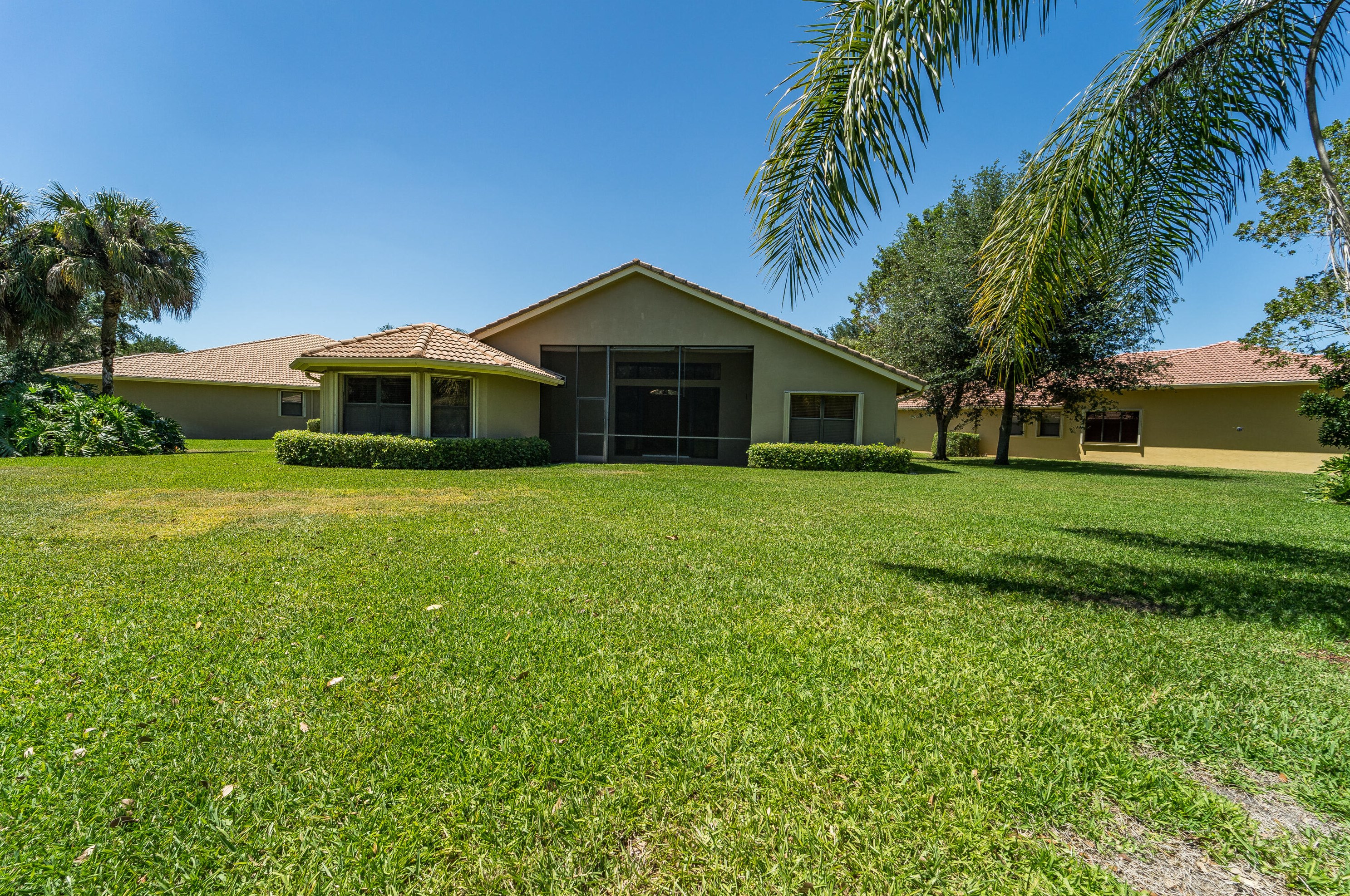 8017 Via Grande, Boynton Beach FL  33437-7522 exterior