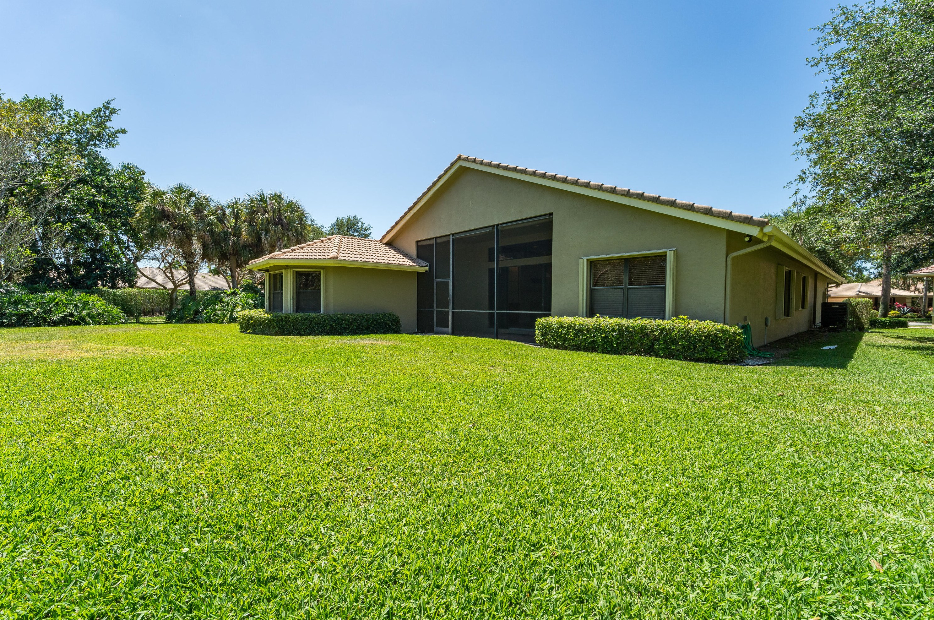 8017 Via Grande, Boynton Beach FL  33437-7522 exterior