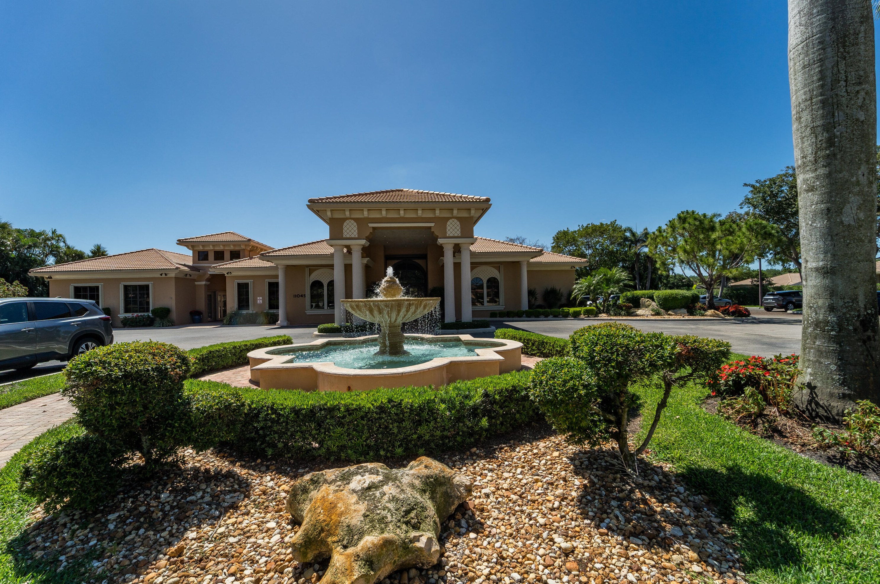 8017 Via Grande, Boynton Beach FL  33437-7522 exterior