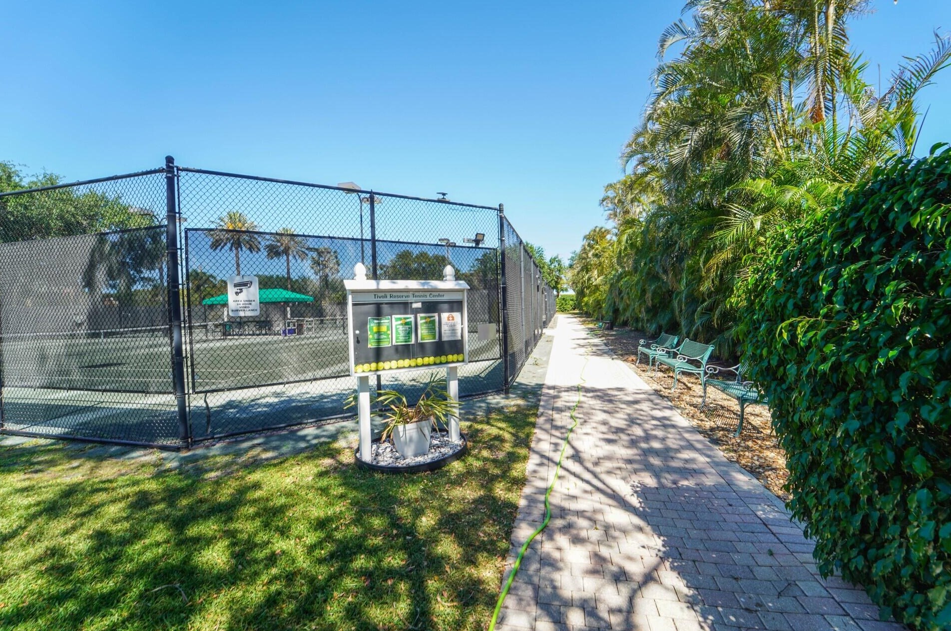 8017 Via Grande, Boynton Beach FL  33437-7522 exterior