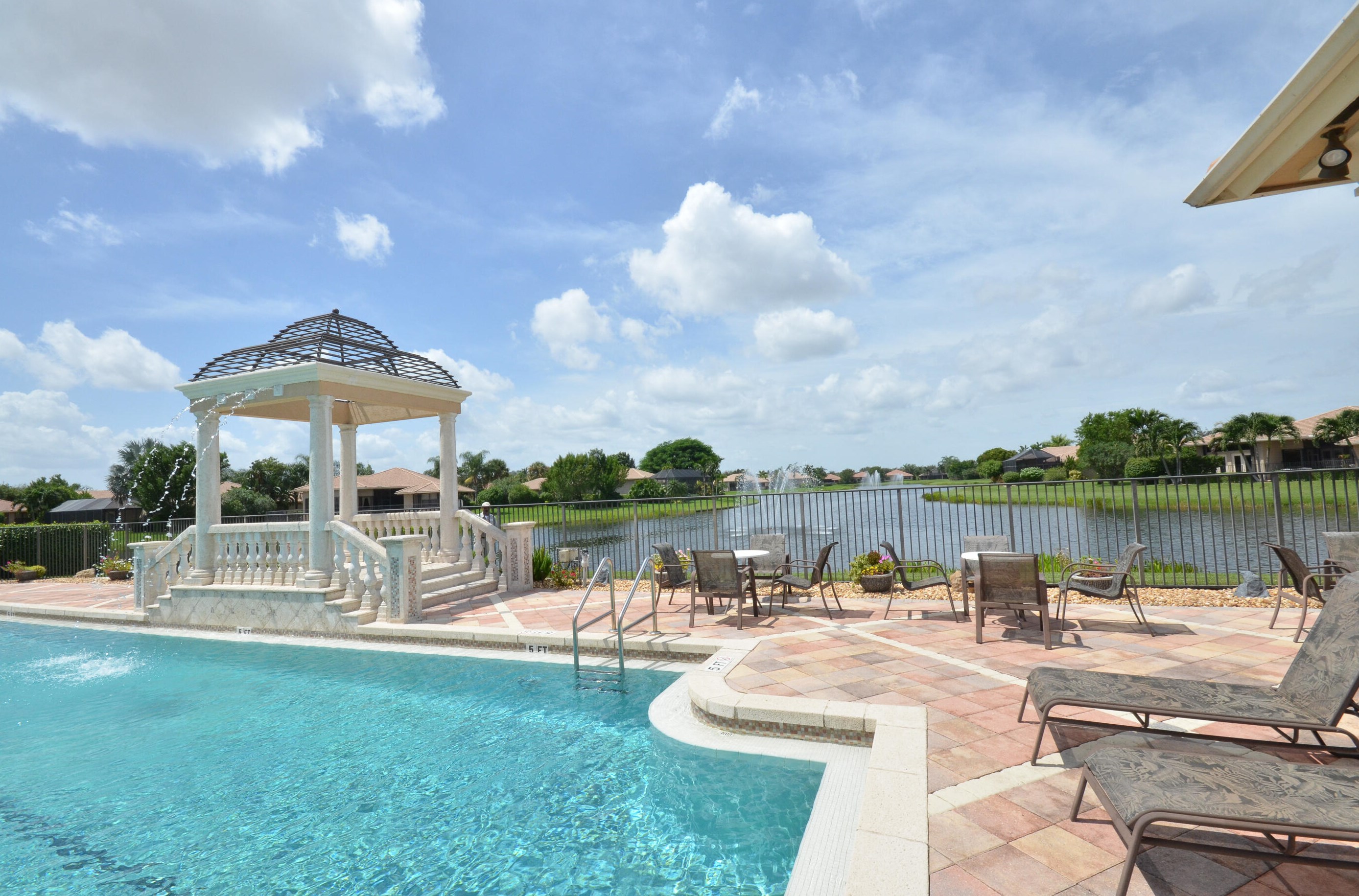 8017 Via Grande, Boynton Beach FL  33437-7522 exterior