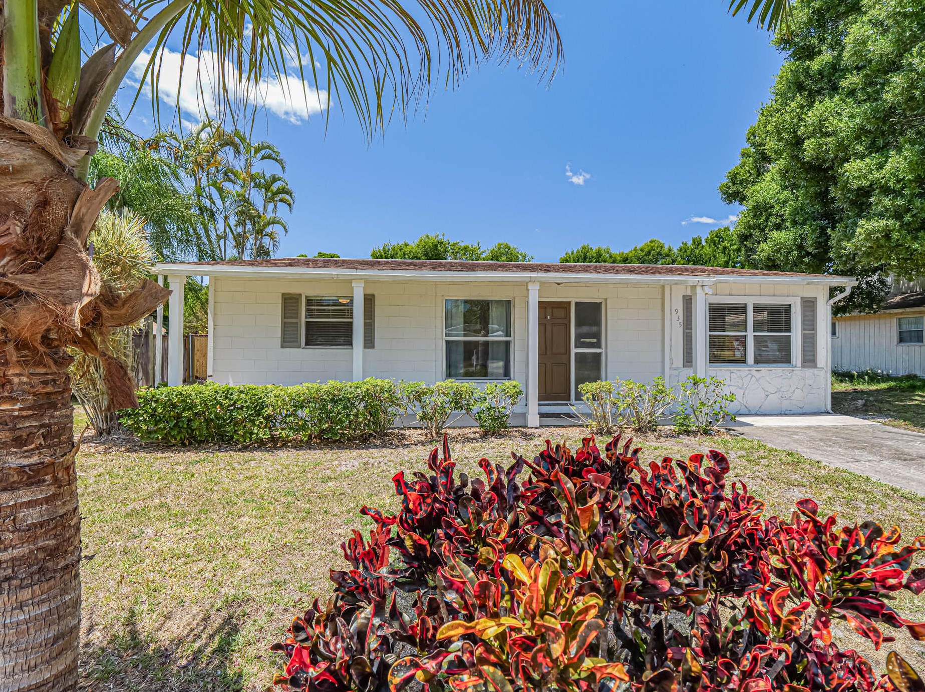 935 37th Ave, Vero Beach, FL 32960-4095