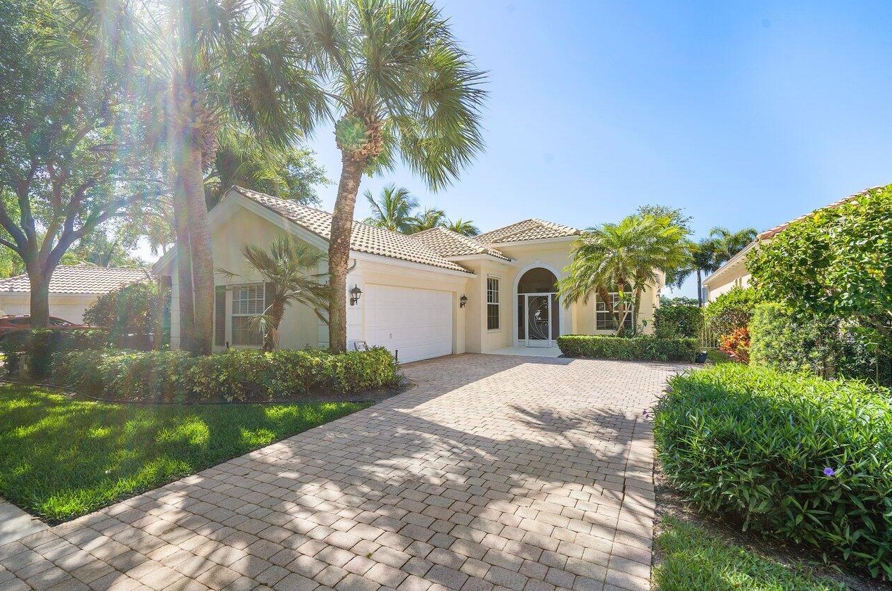136 Euphrates Cir, West Palm Beach, FL 33410-2184