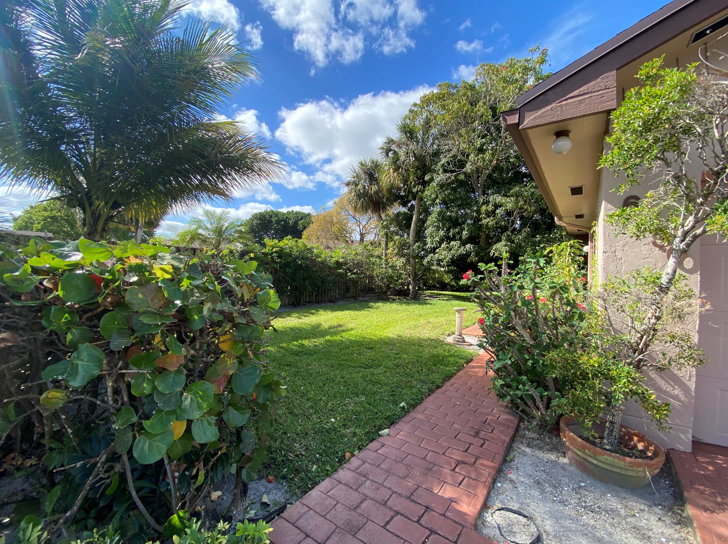 6730 Versailles Ct, Lake Worth, FL 33467