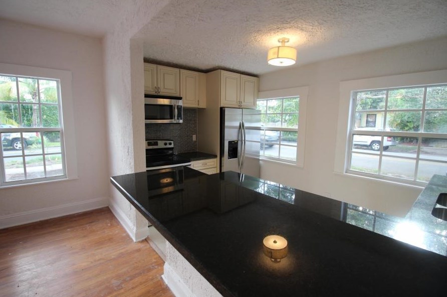 700 Upland Rd, West Palm Beach, FL 33401-7852