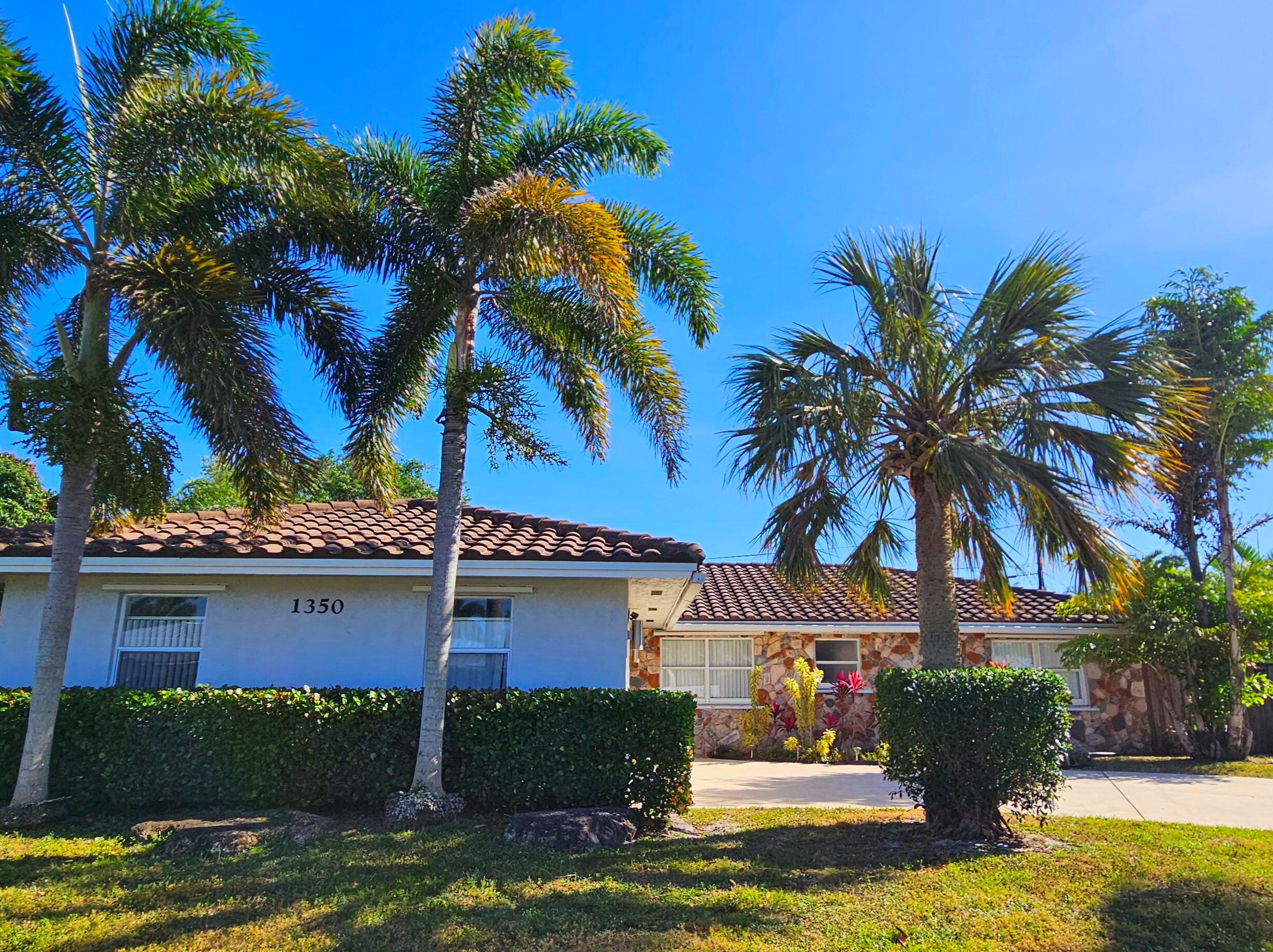 1350 25 Way, Boynton Beach FL  33426-7801 exterior